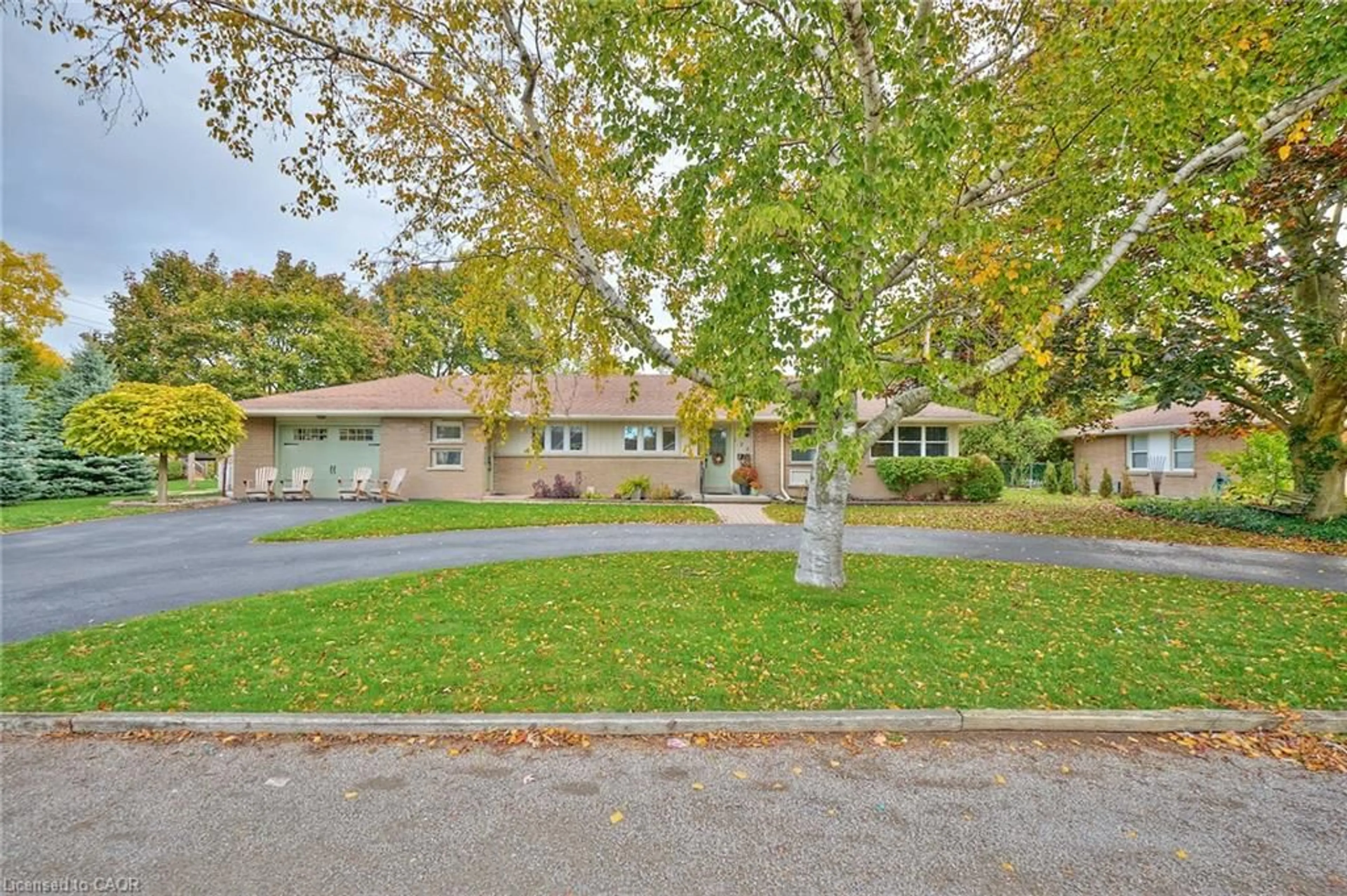 A pic from outside/outdoor area/front of a property/back of a property/a pic from drone, street for 123 Fairview Ave, Dunnville Ontario N1A 1M2