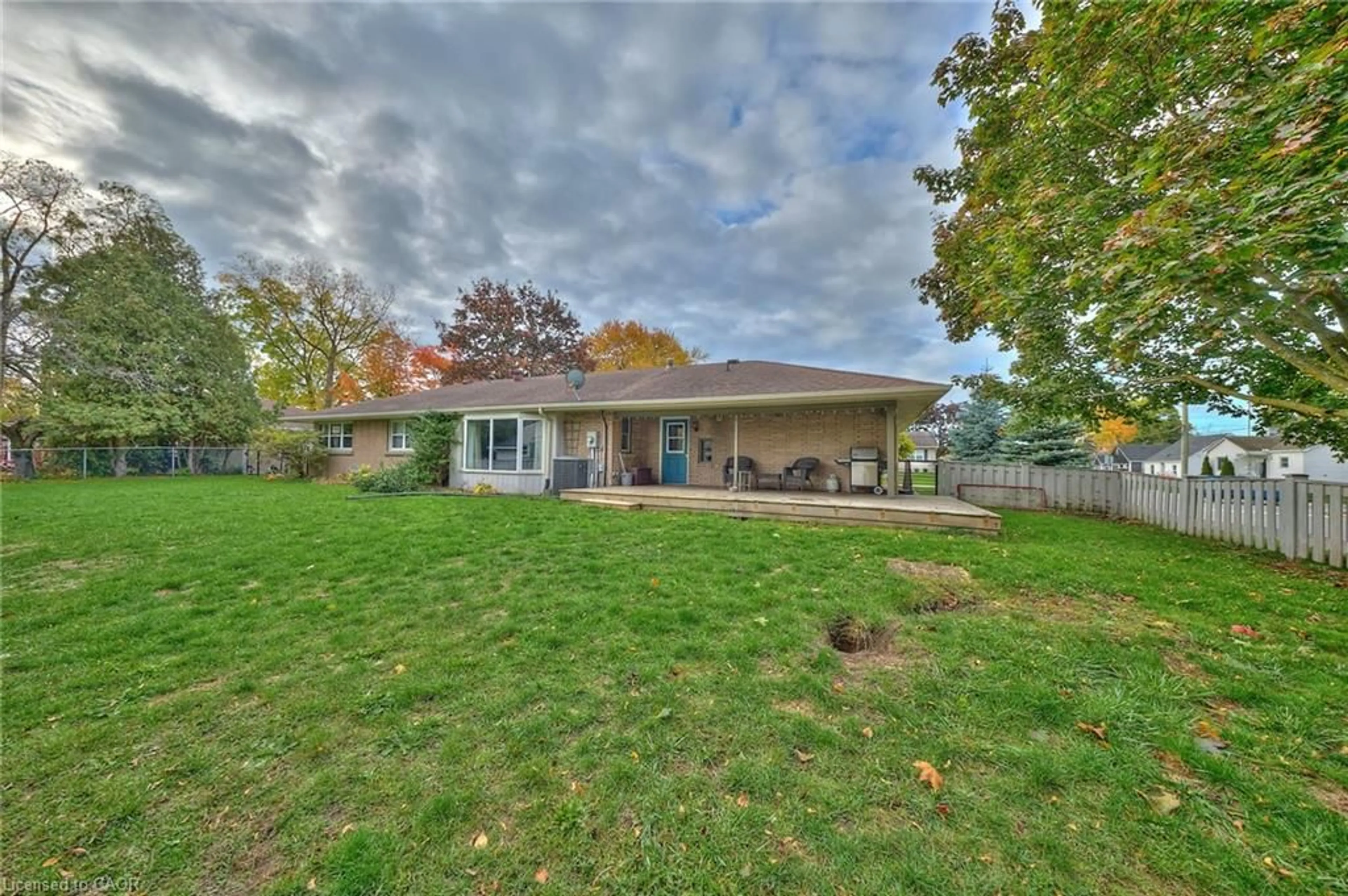 A pic from outside/outdoor area/front of a property/back of a property/a pic from drone, water/lake/river/ocean view for 123 Fairview Ave, Dunnville Ontario N1A 1M2