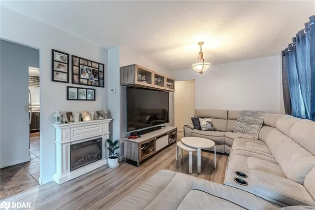 69 Fox Run, Barrie 2