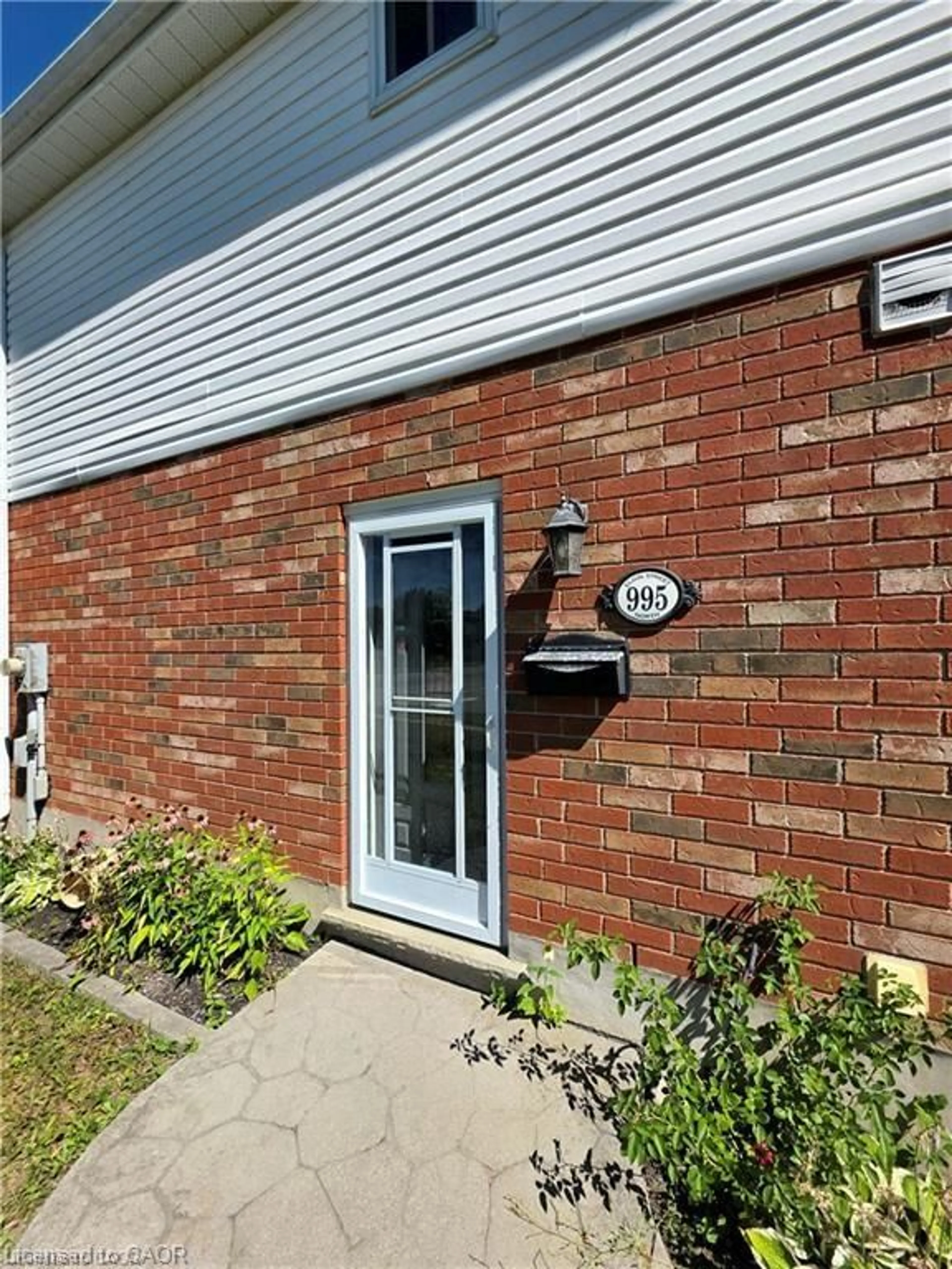 Unknown for 995 Elgin St, Cambridge Ontario N1R 8J2