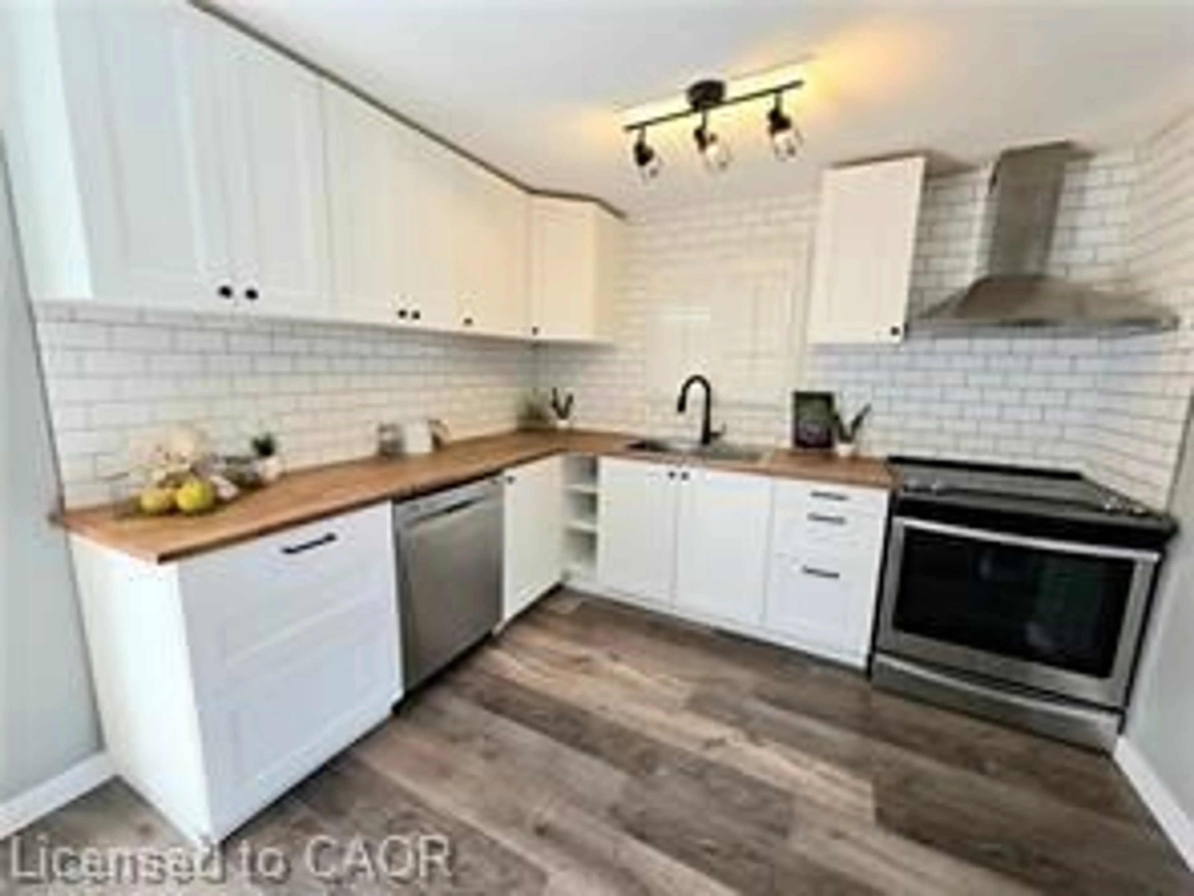 Open concept kitchen, unknown for 995 Elgin St, Cambridge Ontario N1R 8J2