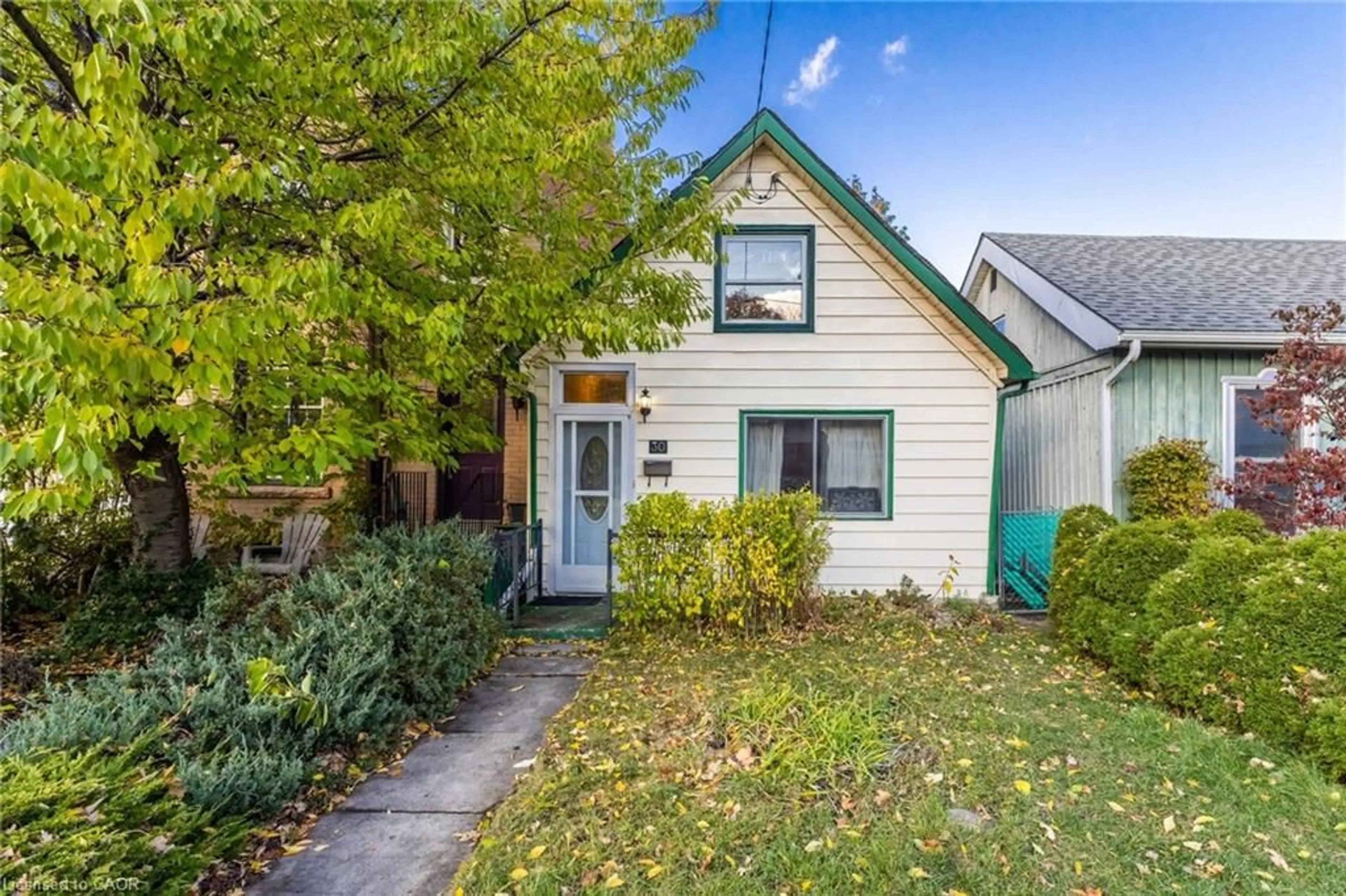 Home with vinyl exterior material, street for 30 Chatham St, Hamilton Ontario L8P 2B4