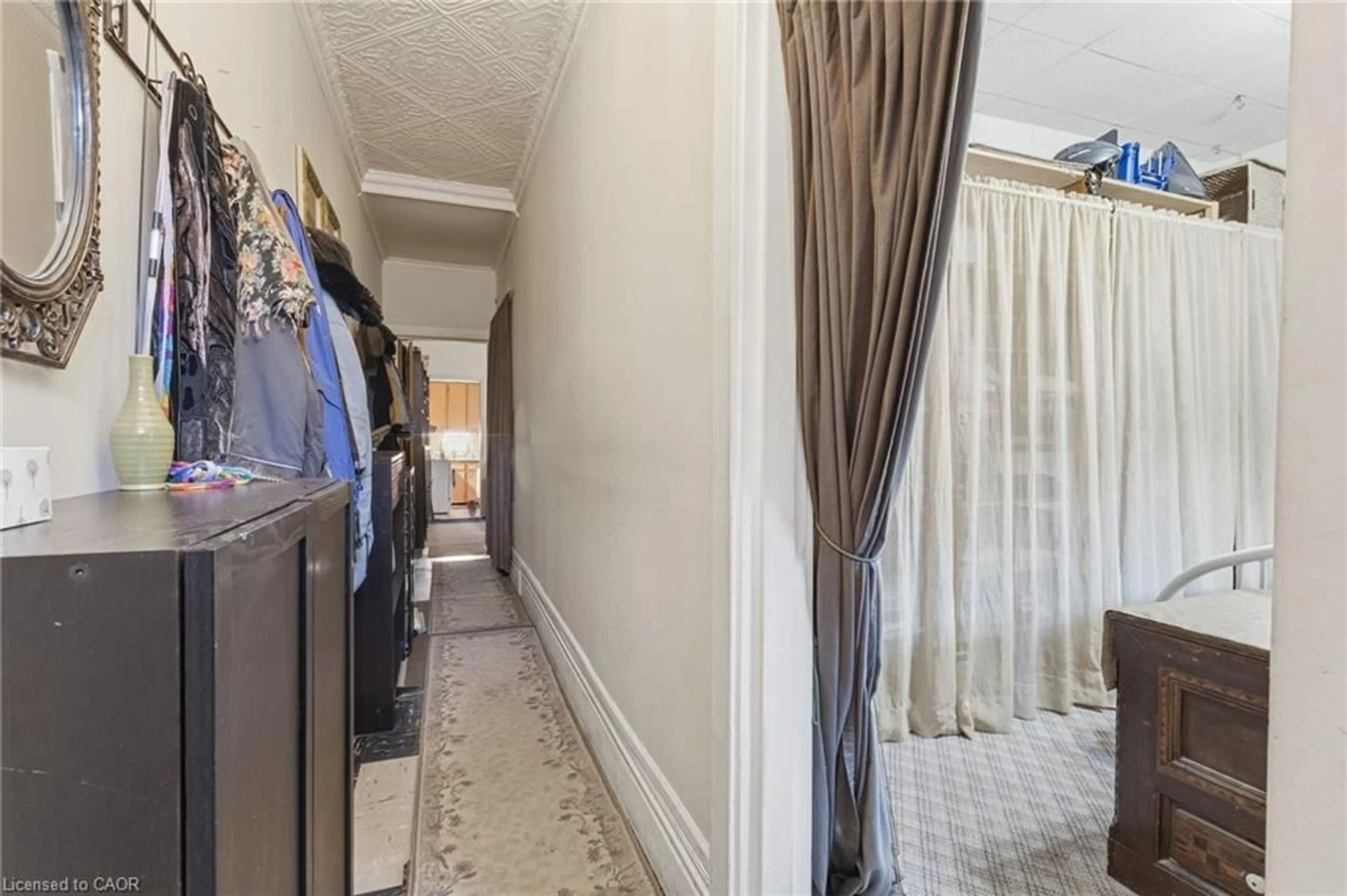 A pic of a room for 30 Chatham St, Hamilton Ontario L8P 2B4