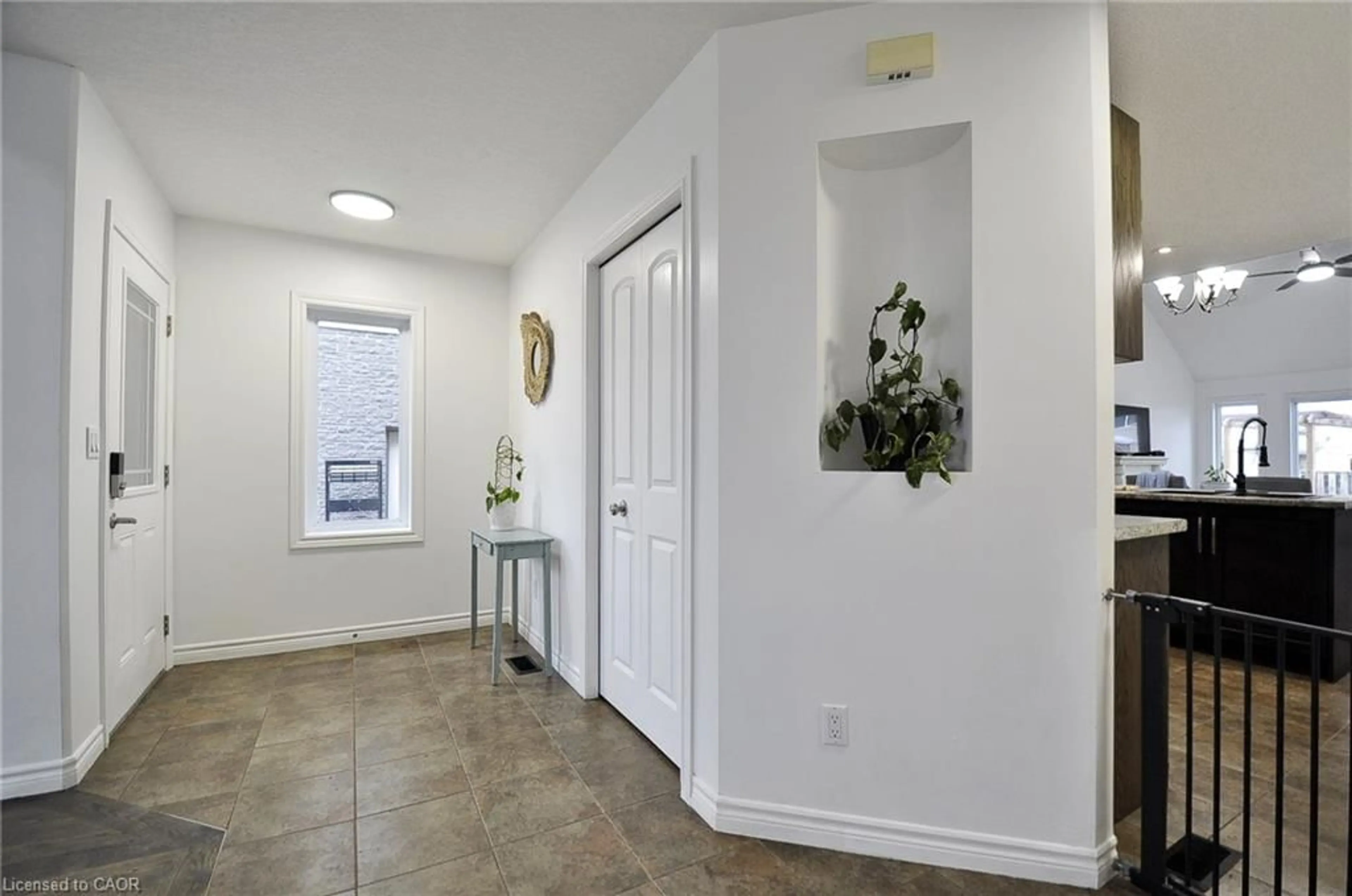 Indoor entryway for 597 Sales St, Woodstock Ontario N4S 0A1