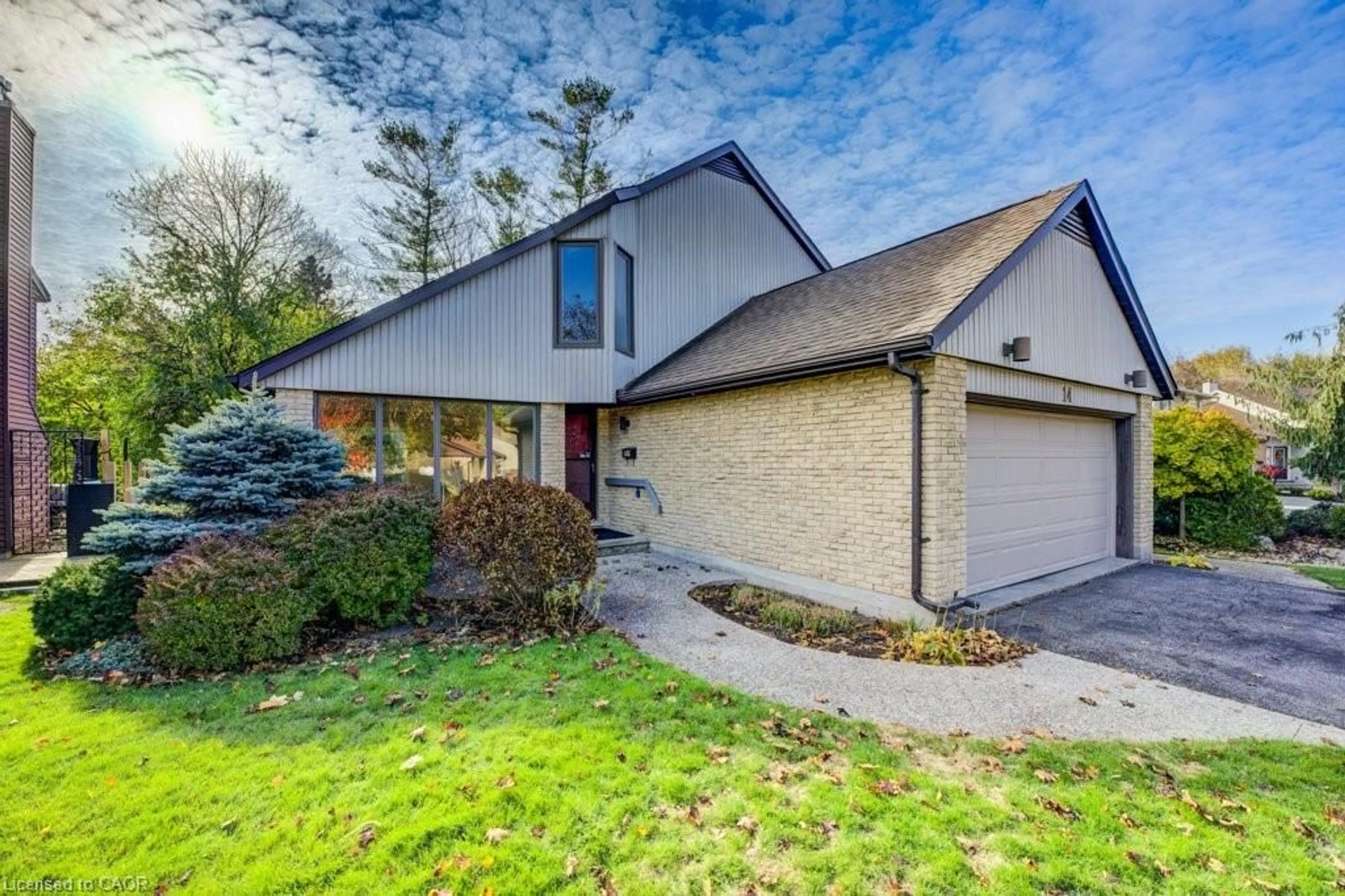 Home with brick exterior material, street for 14 Broadview Crt, Kitchener Ontario N2A 2X8