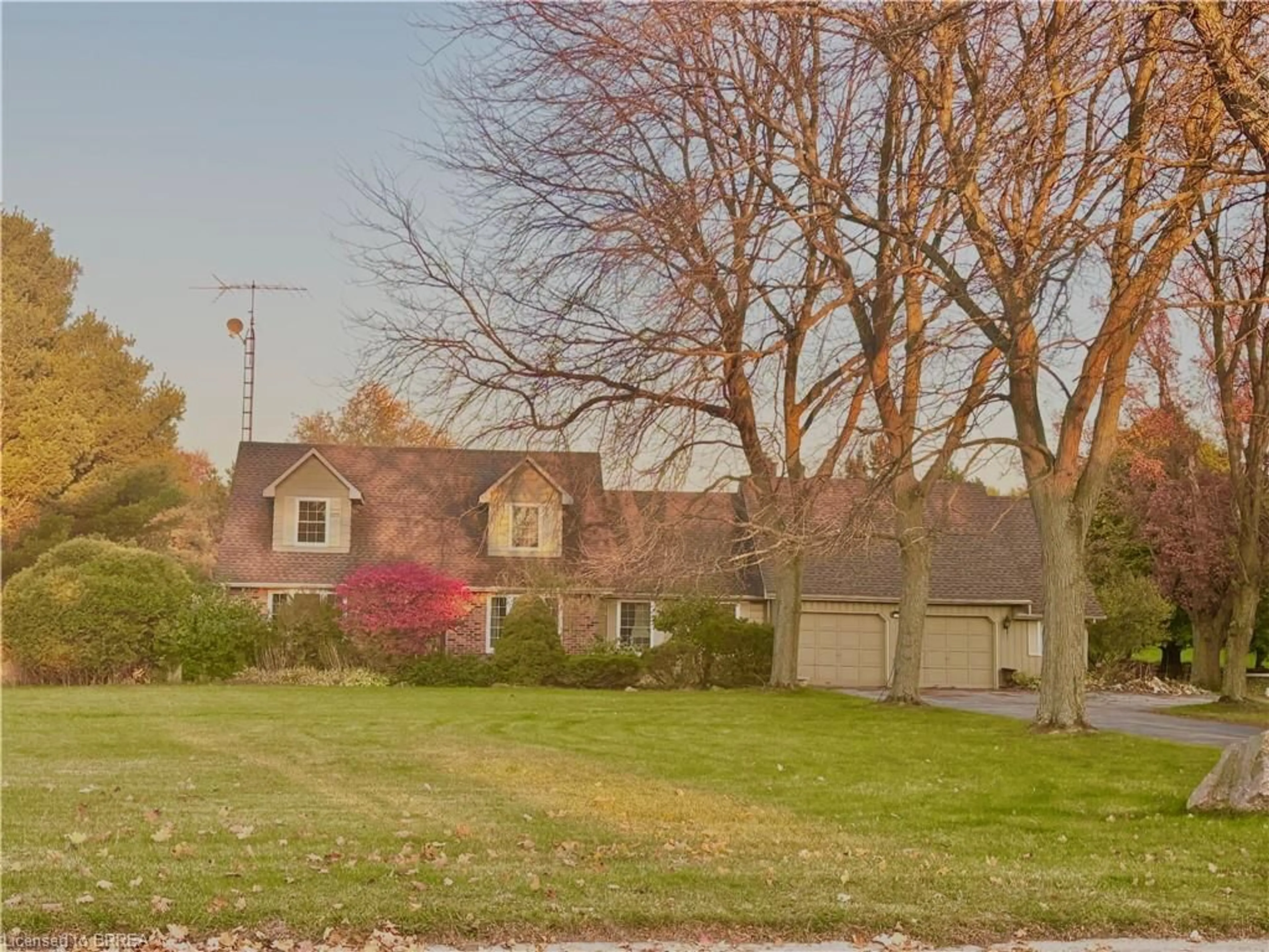 A pic from outside/outdoor area/front of a property/back of a property/a pic from drone, street for 68 Highland Dr, Brantford Ontario N3T 5L7