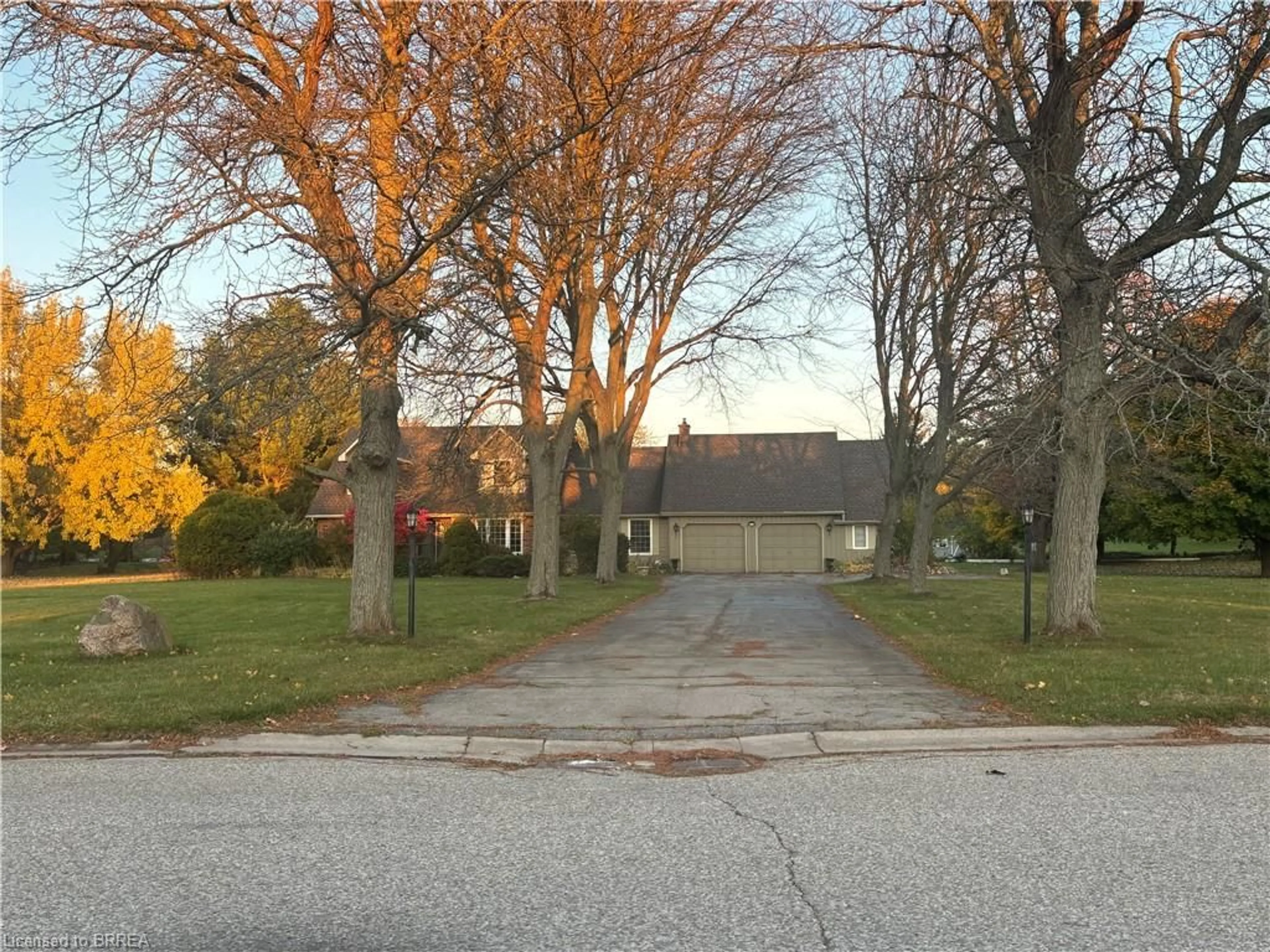 A pic from outside/outdoor area/front of a property/back of a property/a pic from drone, street for 68 Highland Dr, Brantford Ontario N3T 5L7