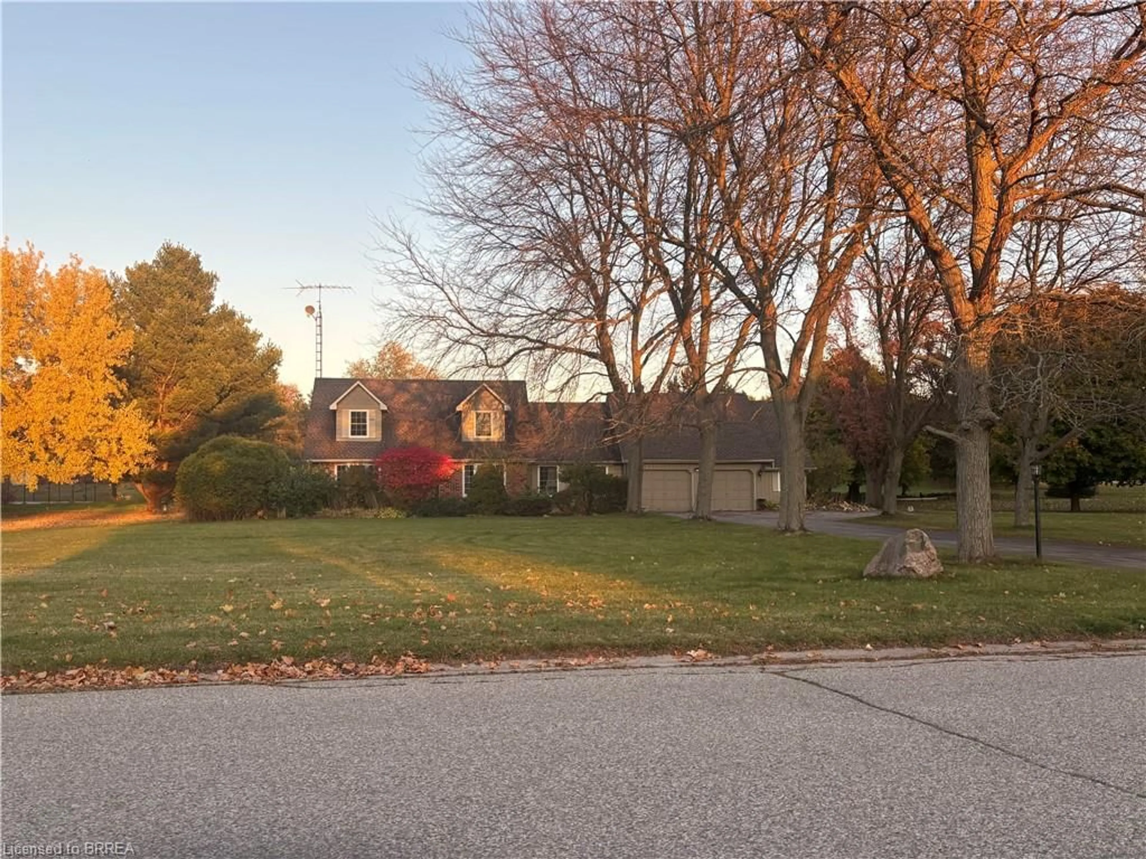 A pic from outside/outdoor area/front of a property/back of a property/a pic from drone, street for 68 Highland Dr, Brantford Ontario N3T 5L7