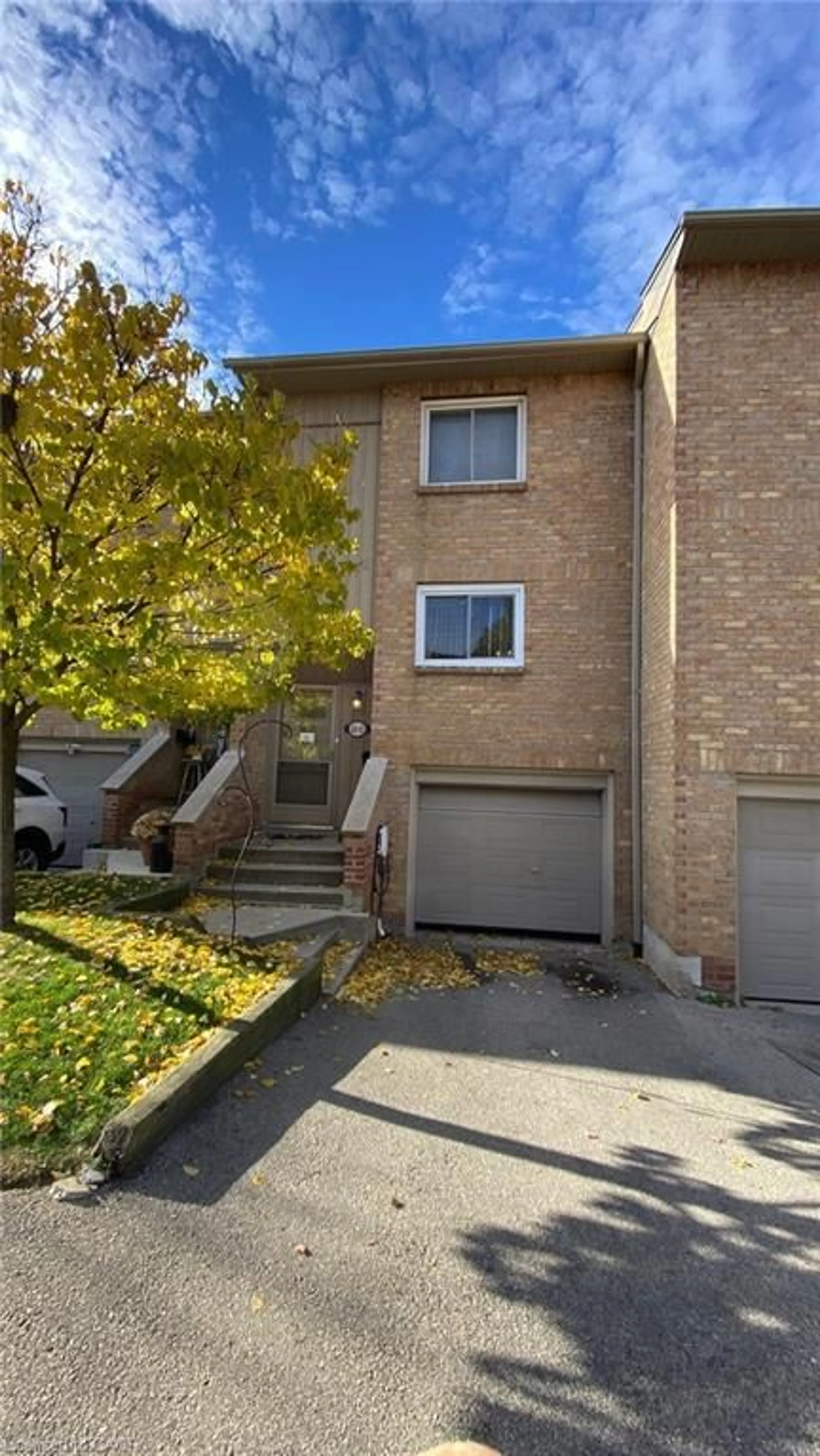 Unknown for 63 Fonthill Rd #11, Hamilton Ontario L9C 6A1