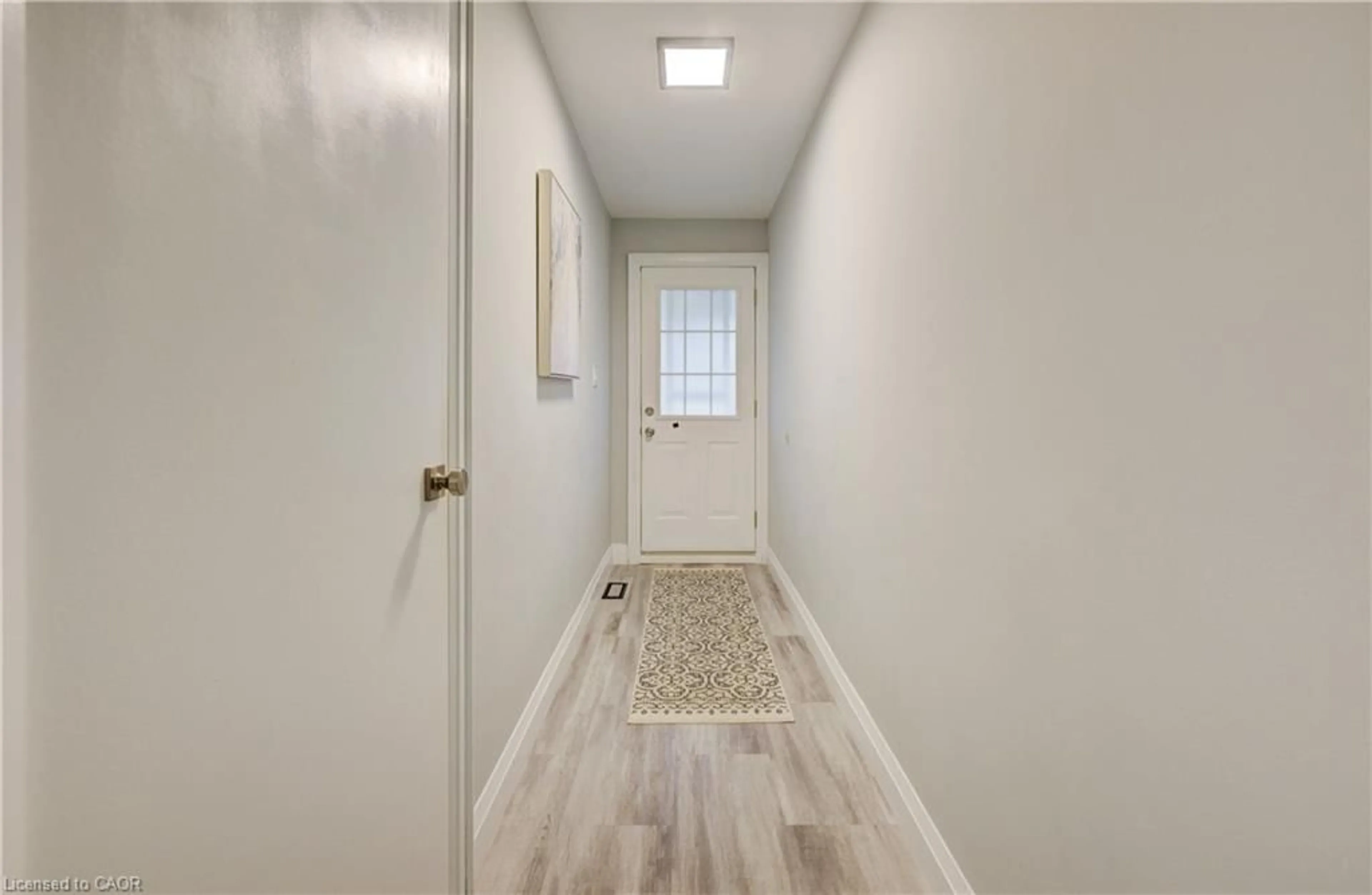 Indoor entryway for 513 Weber St #E, Waterloo Ontario N2L 4G1