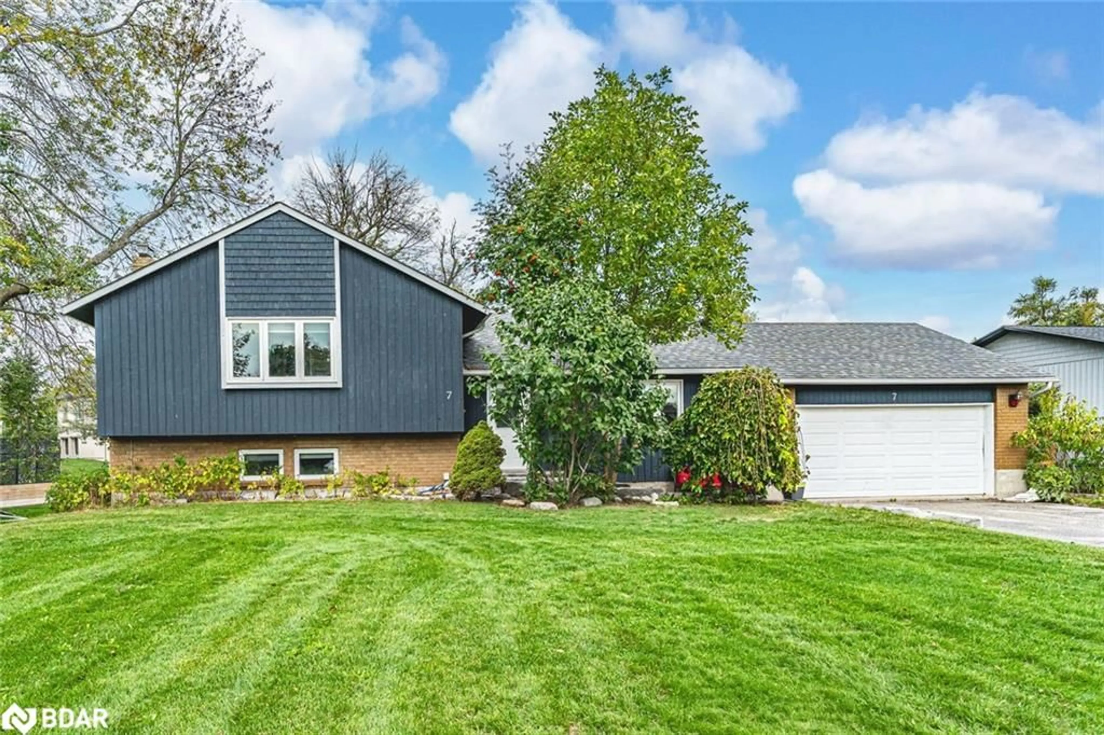 Home with vinyl exterior material, unknown for 7 Sandlewood Trail, Brechin Ontario L0K 1B0