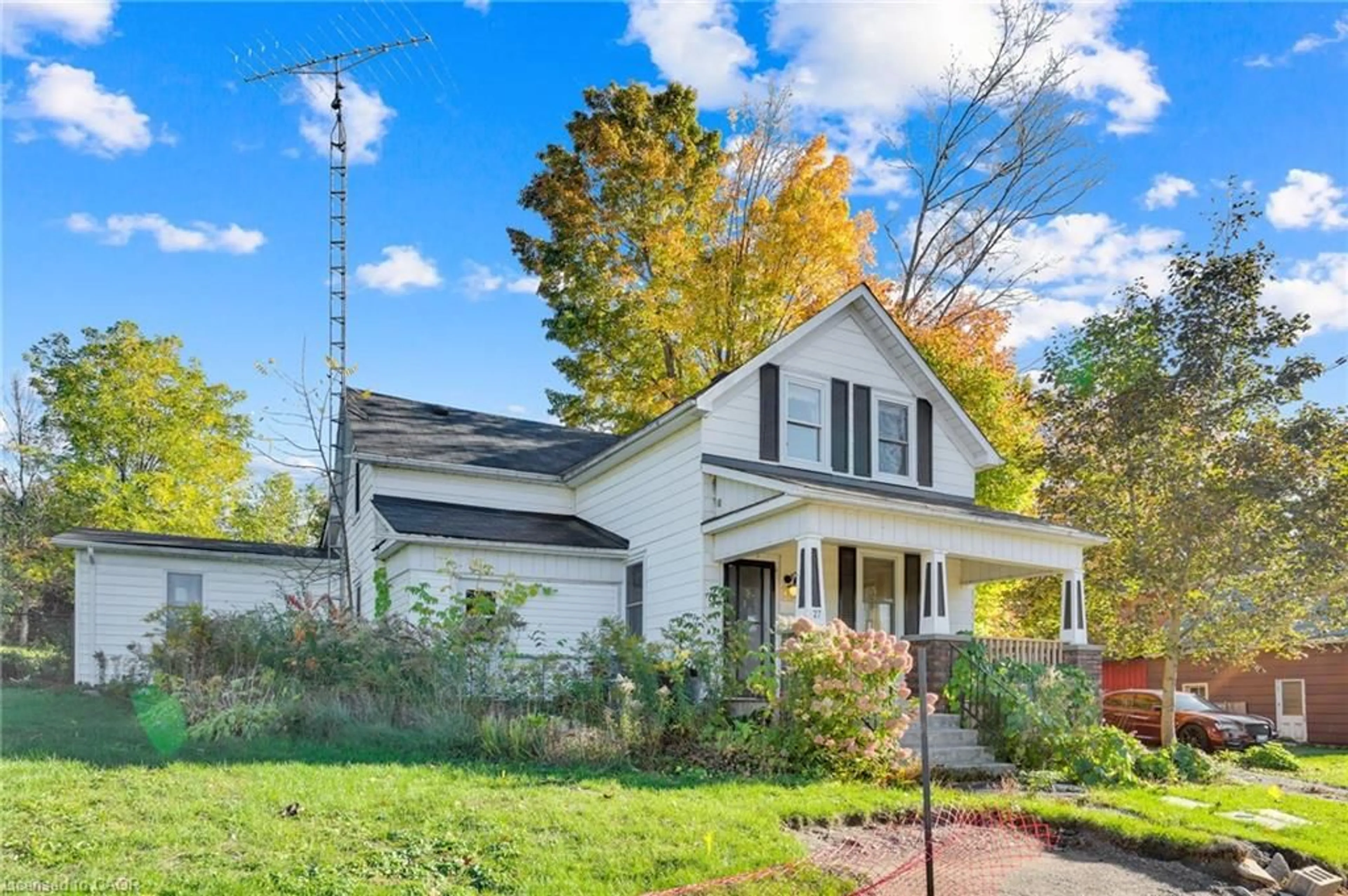 Home with vinyl exterior material, street for 27 Wellington St, Asphodel-Norwood Twp Ontario K0L 2V0