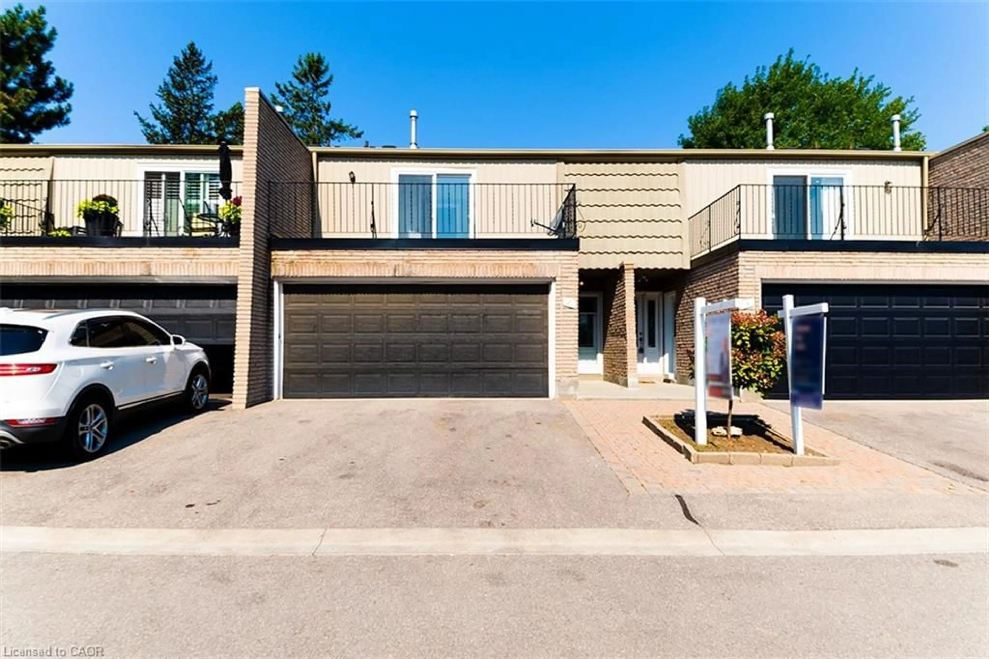 Home with brick exterior material, street for 1011 White Oak Dr #2, Burlington Ontario L7T 2L3