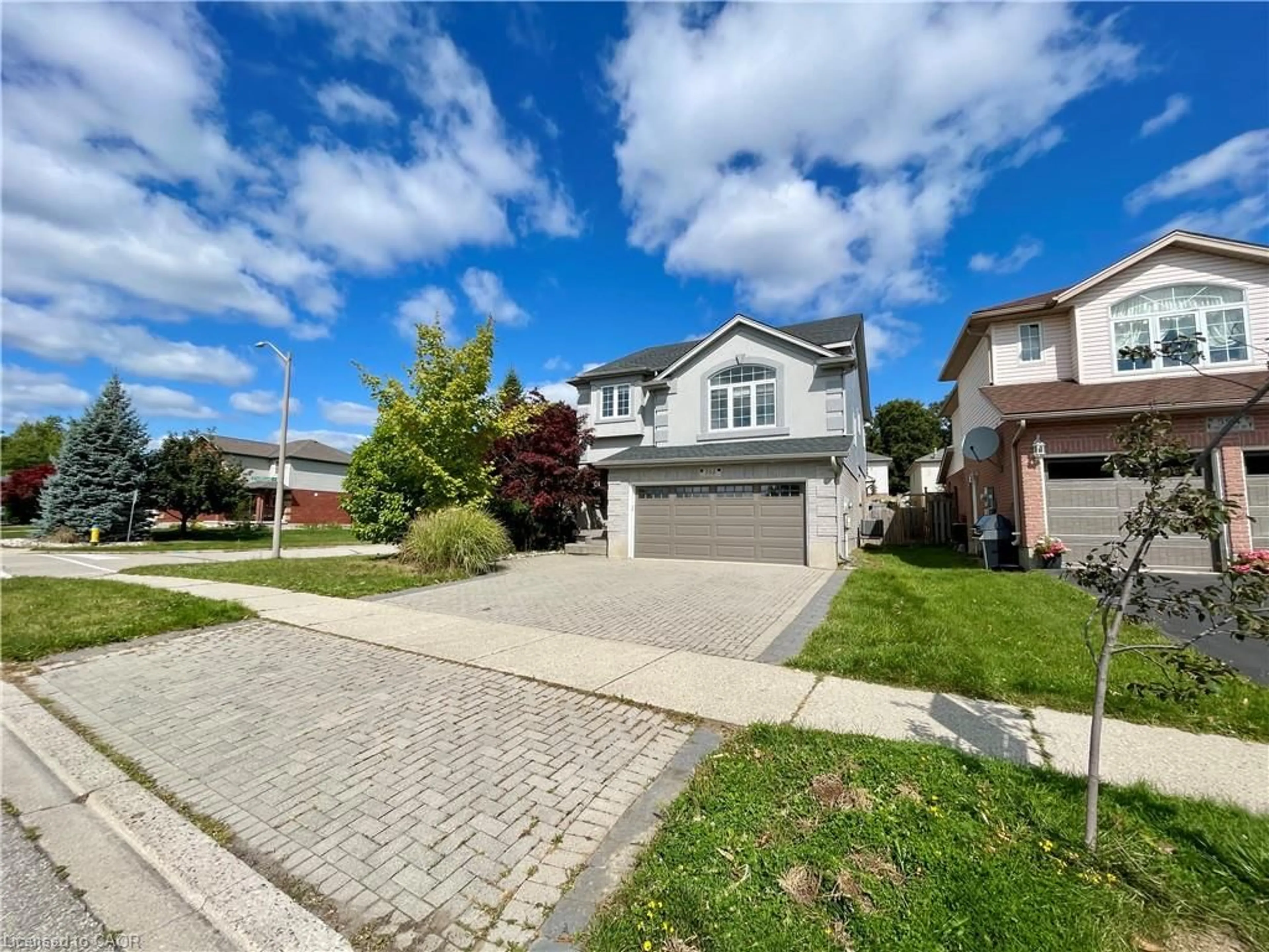 A pic from outside/outdoor area/front of a property/back of a property/a pic from drone, street for 598 Chesapeake Dr, Waterloo Ontario N2K 4G6