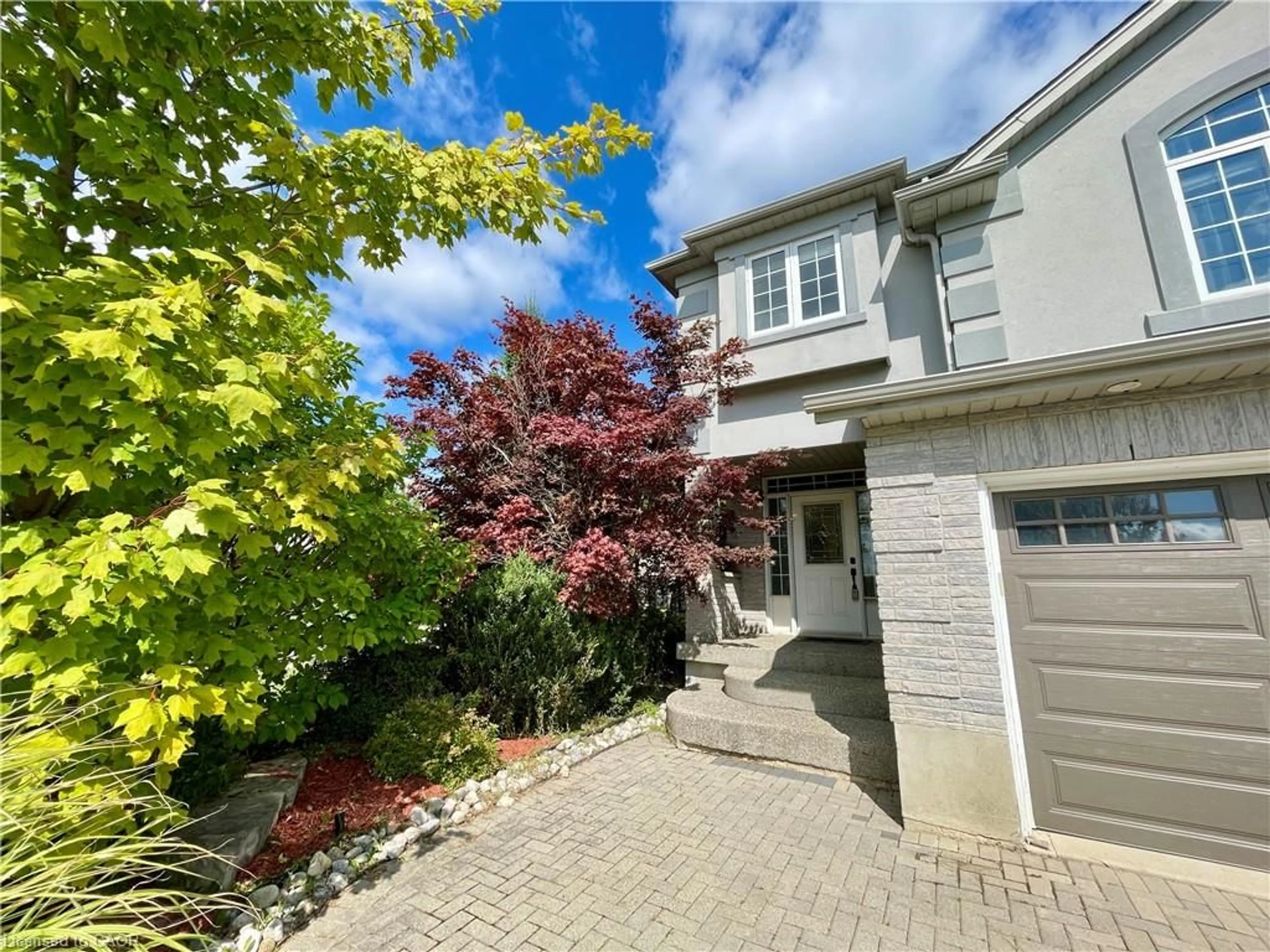 A pic from outside/outdoor area/front of a property/back of a property/a pic from drone, street for 598 Chesapeake Dr, Waterloo Ontario N2K 4G6