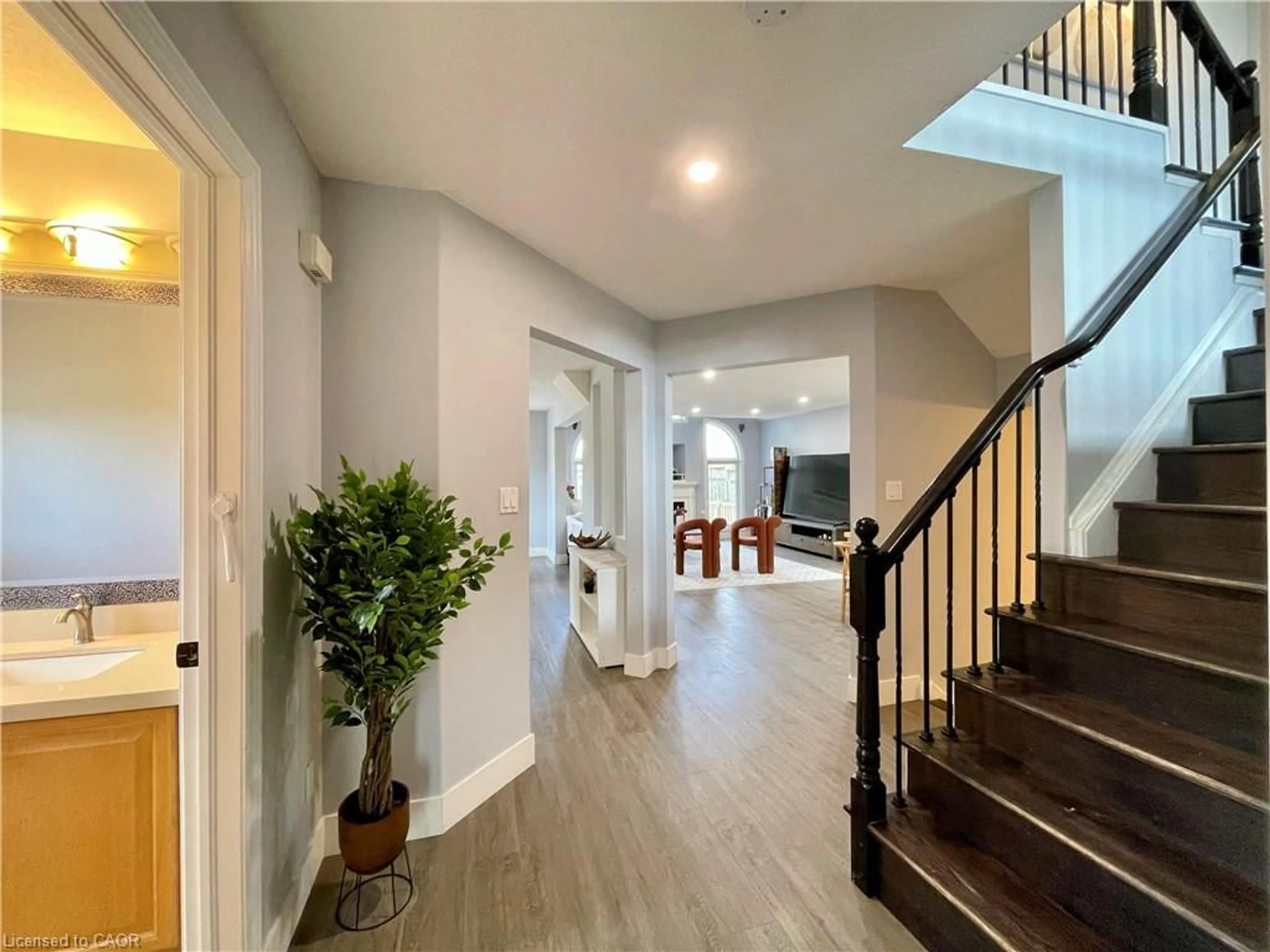 Indoor entryway for 598 Chesapeake Dr, Waterloo Ontario N2K 4G6