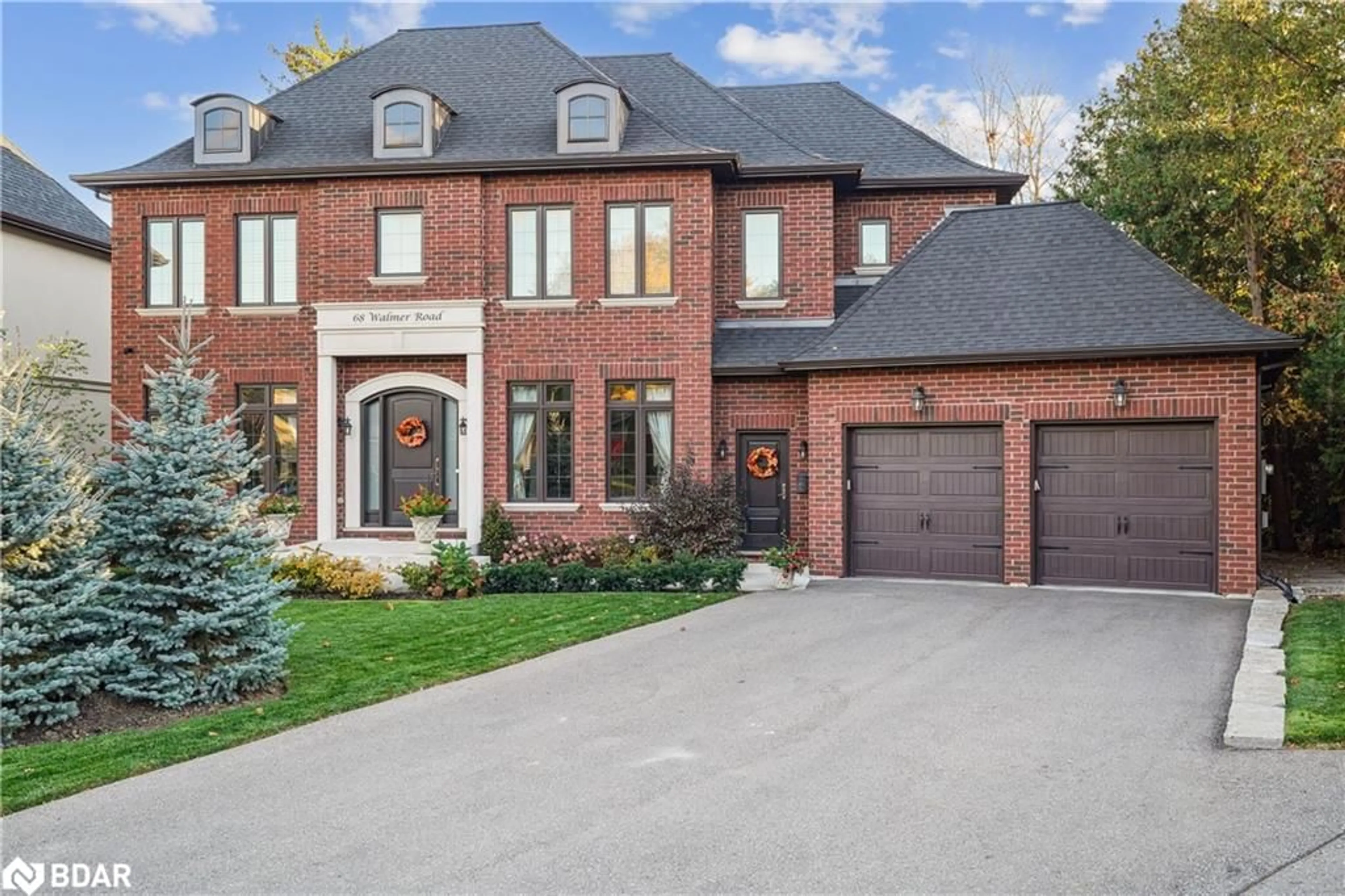 Home with brick exterior material, street for 68 Walmer Rd, Richmond Hill Ontario L4C 3X1