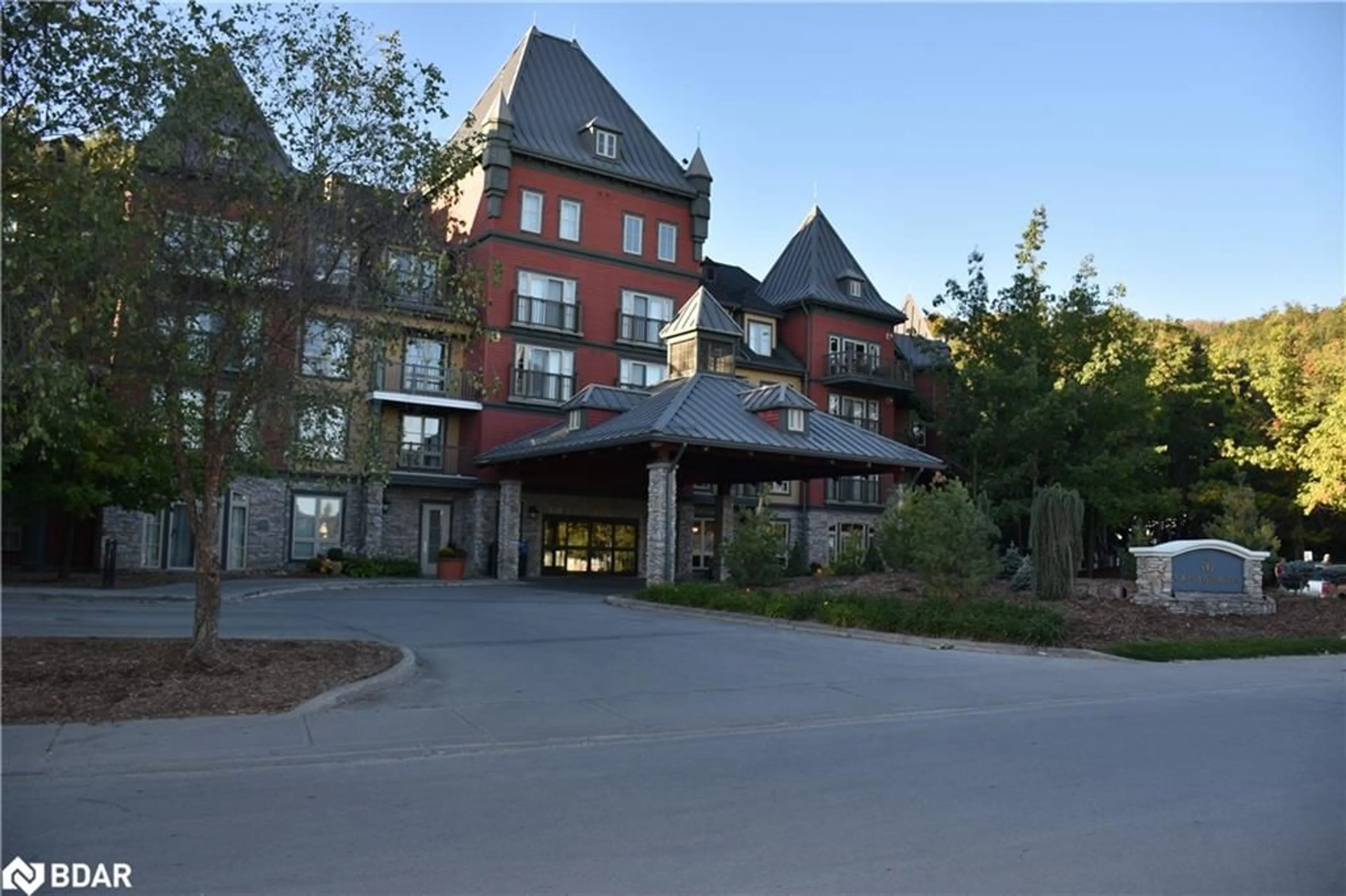 Indoor foyer for 156 Jozo Weider Blvd #133, The Blue Mountains Ontario L9Y 0V2