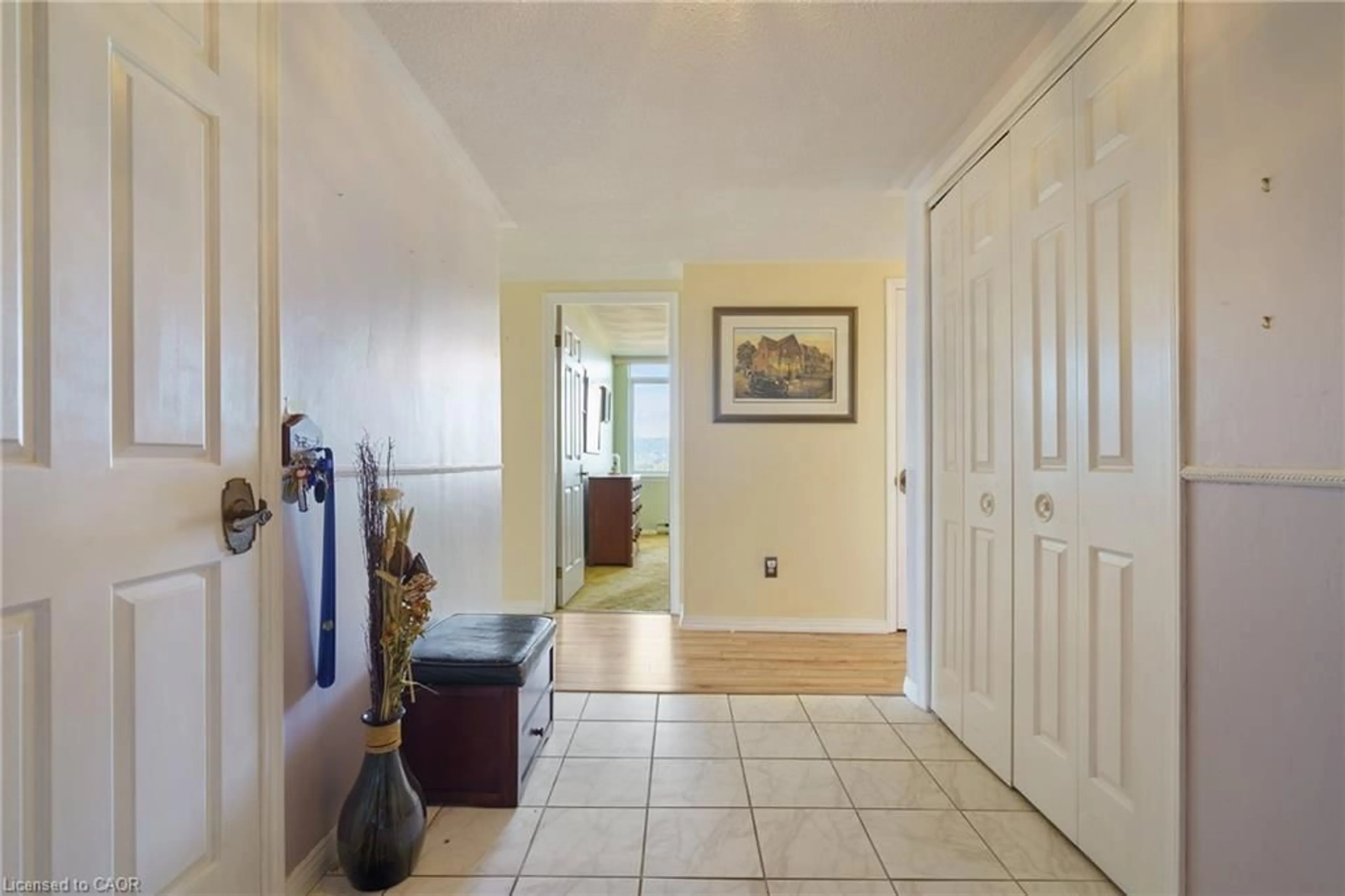 Indoor entryway for 30 Harrisford St #908, Hamilton Ontario L8K 6N1