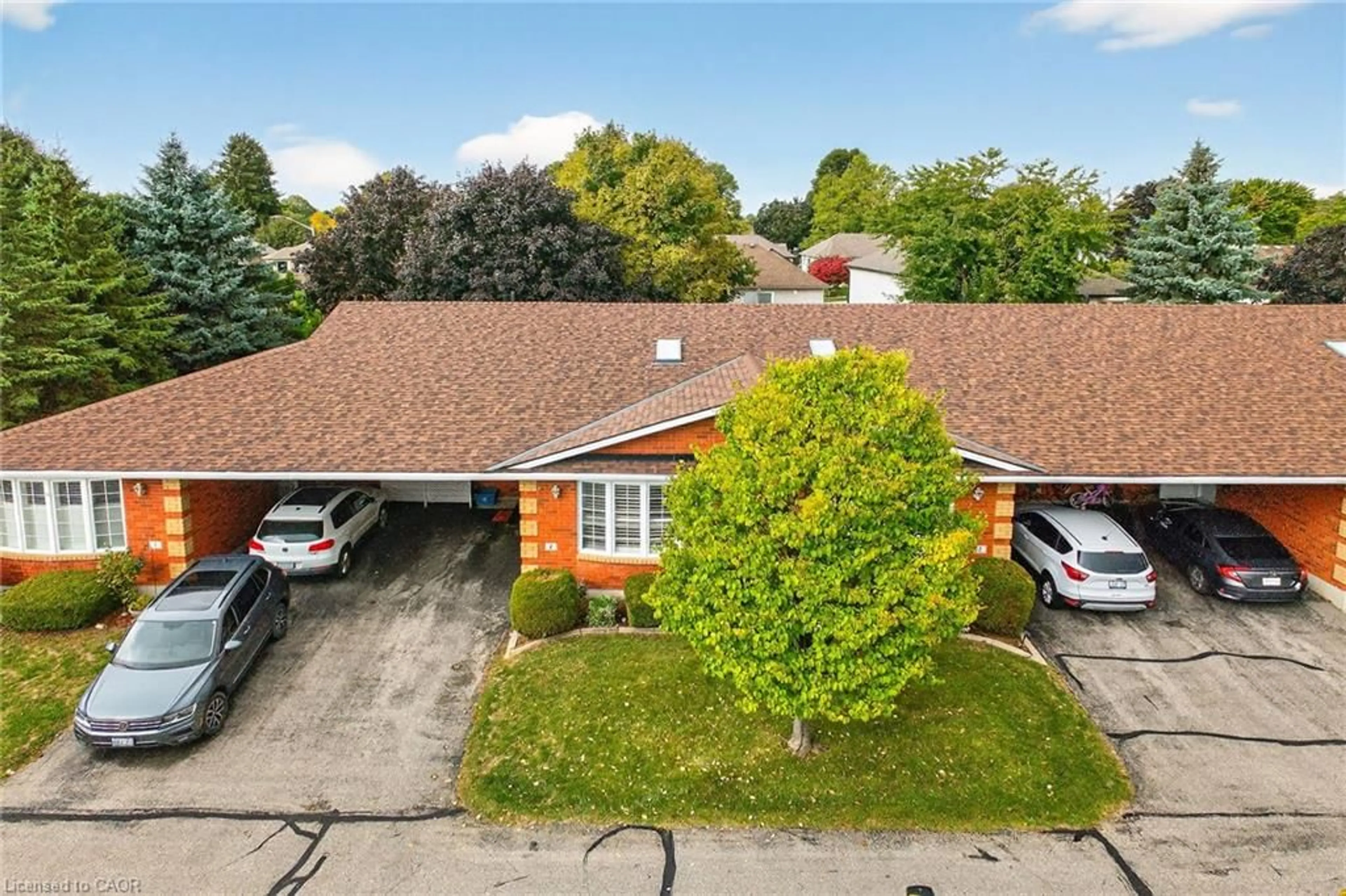 A pic from outside/outdoor area/front of a property/back of a property/a pic from drone, street for 20 Courtland Dr #2, Brantford Ontario N3R 7Y2