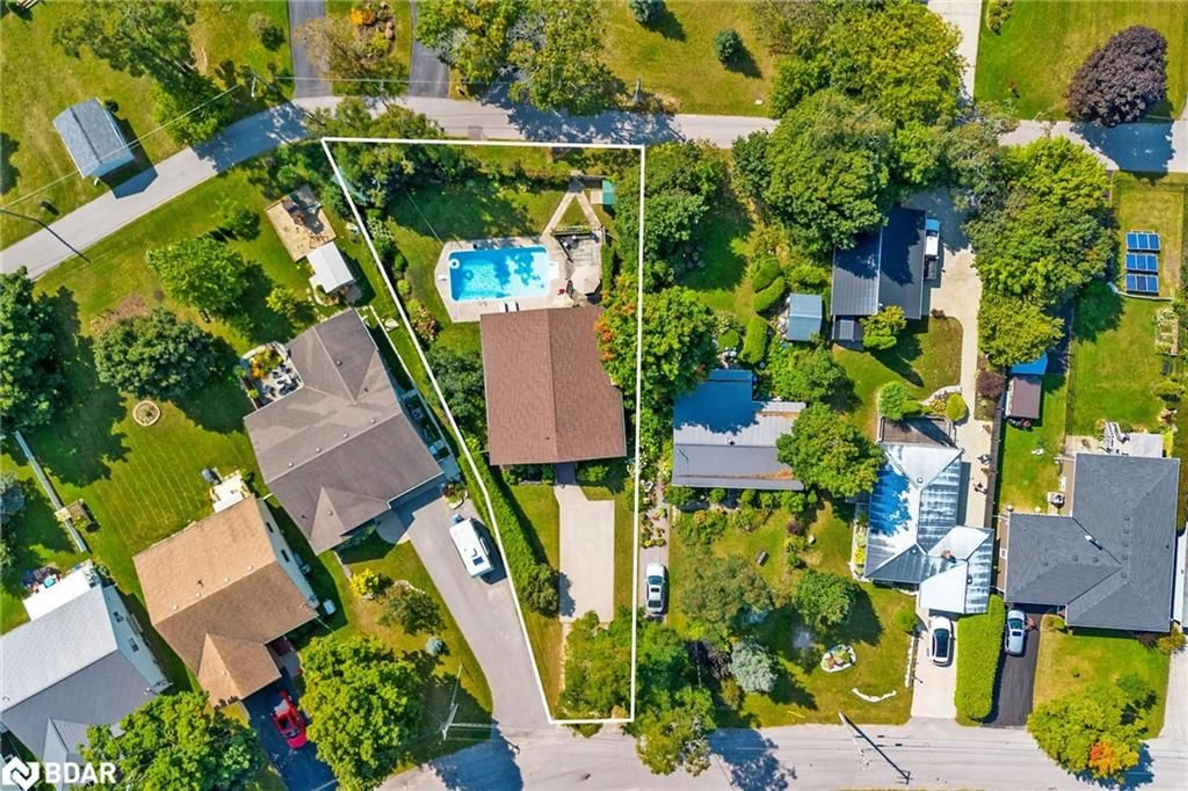 A pic from outside/outdoor area/front of a property/back of a property/a pic from drone, street for 121 Queen Street St, Fenelon Falls Ontario K0M 1N0