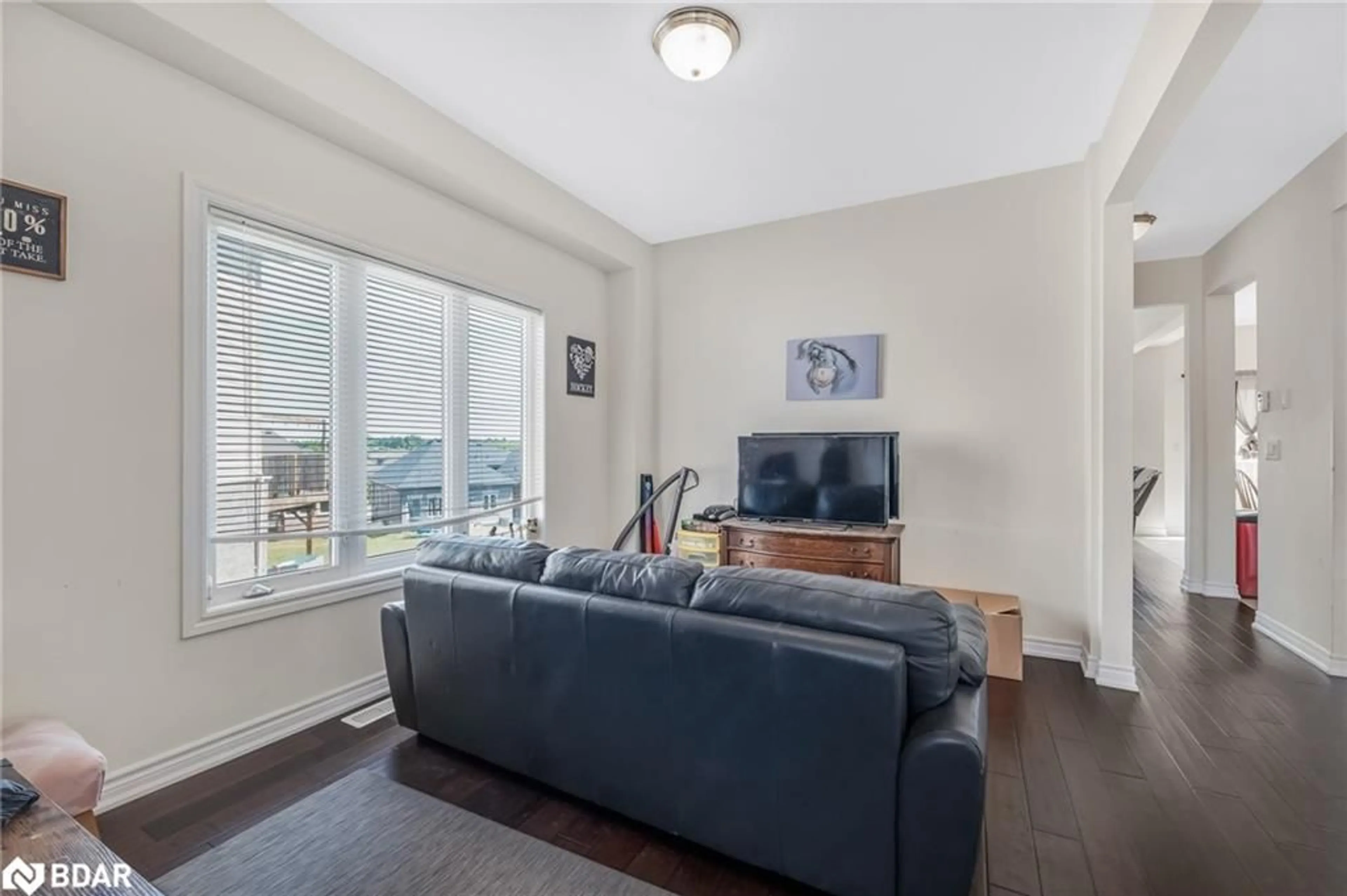 Living room with furniture, unknown for 206 Isabella Drive, Orillia Ontario L3V 8K7