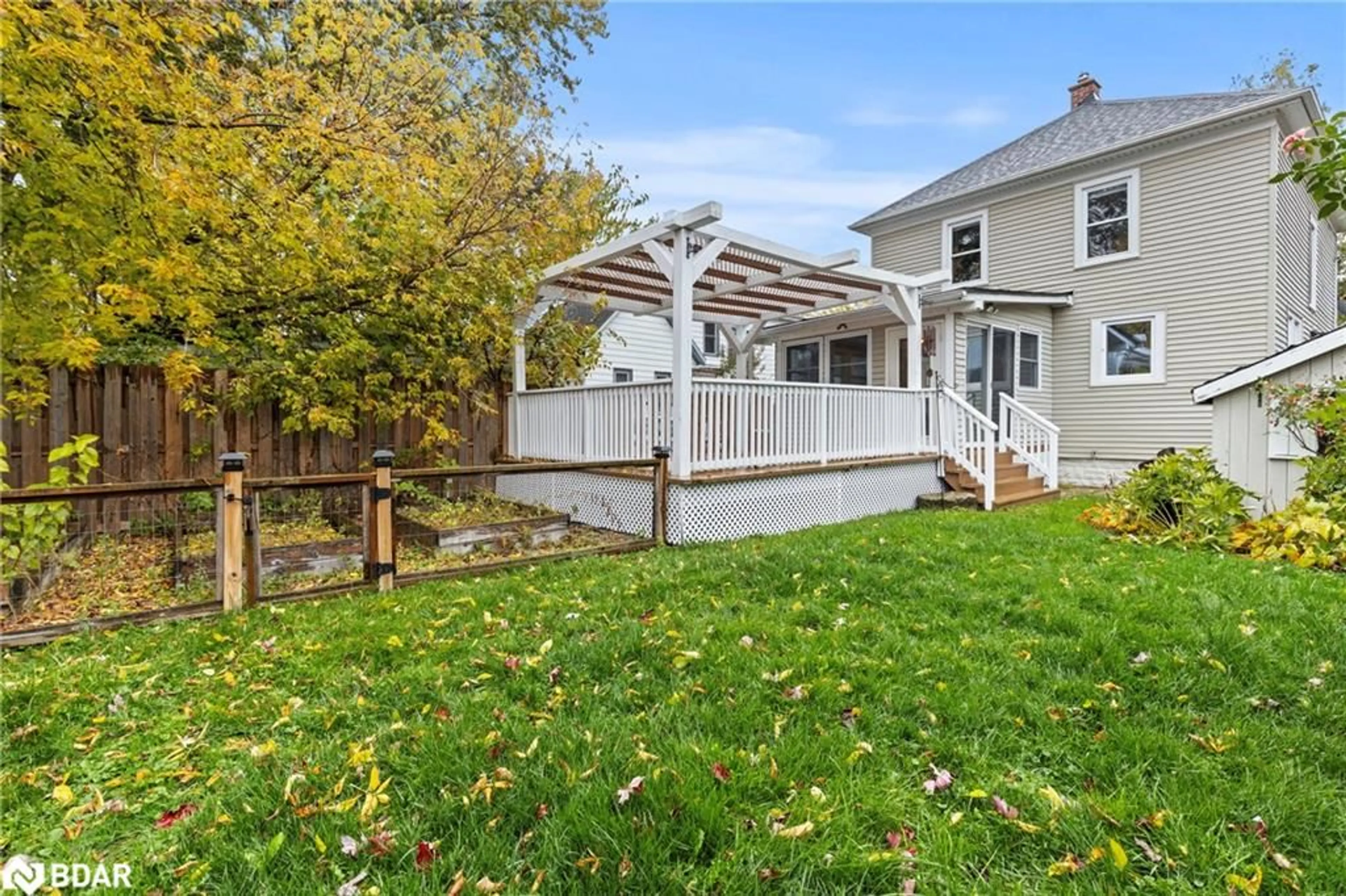 Patio, street for 16 Locust St, Welland Ontario L3C 4J2