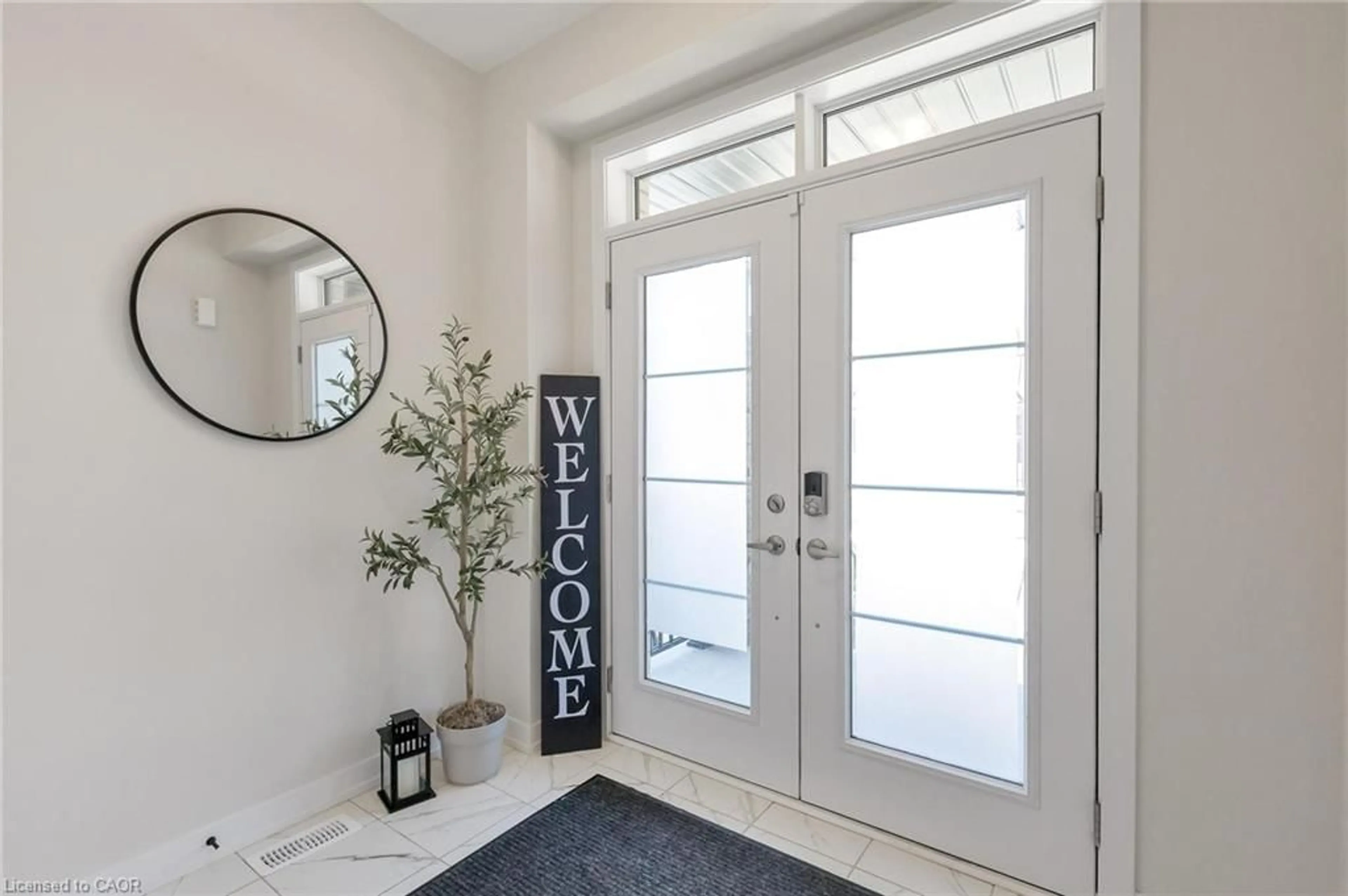 Indoor entryway for 6 Sundin Drive Dr, Caledonia Ontario N3W 0H1