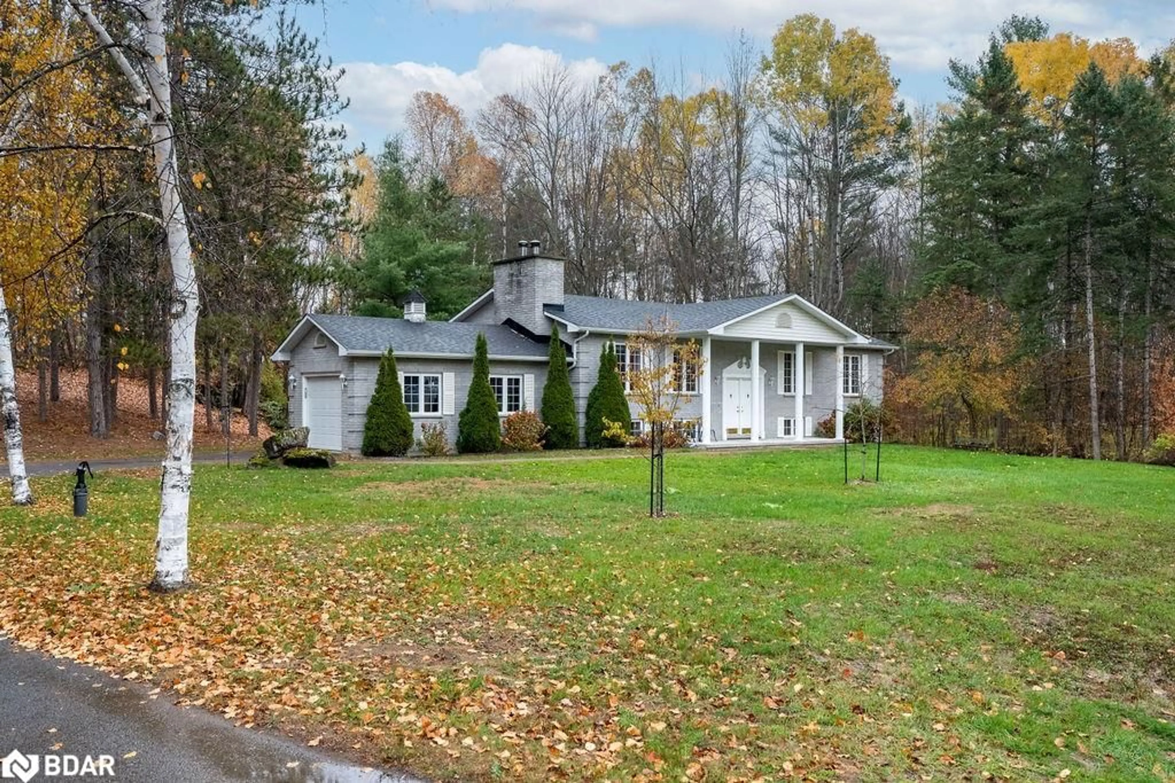 A pic from outside/outdoor area/front of a property/back of a property/a pic from drone, street for 37 Mccrea Crt, Tweed Ontario K0K 3J0