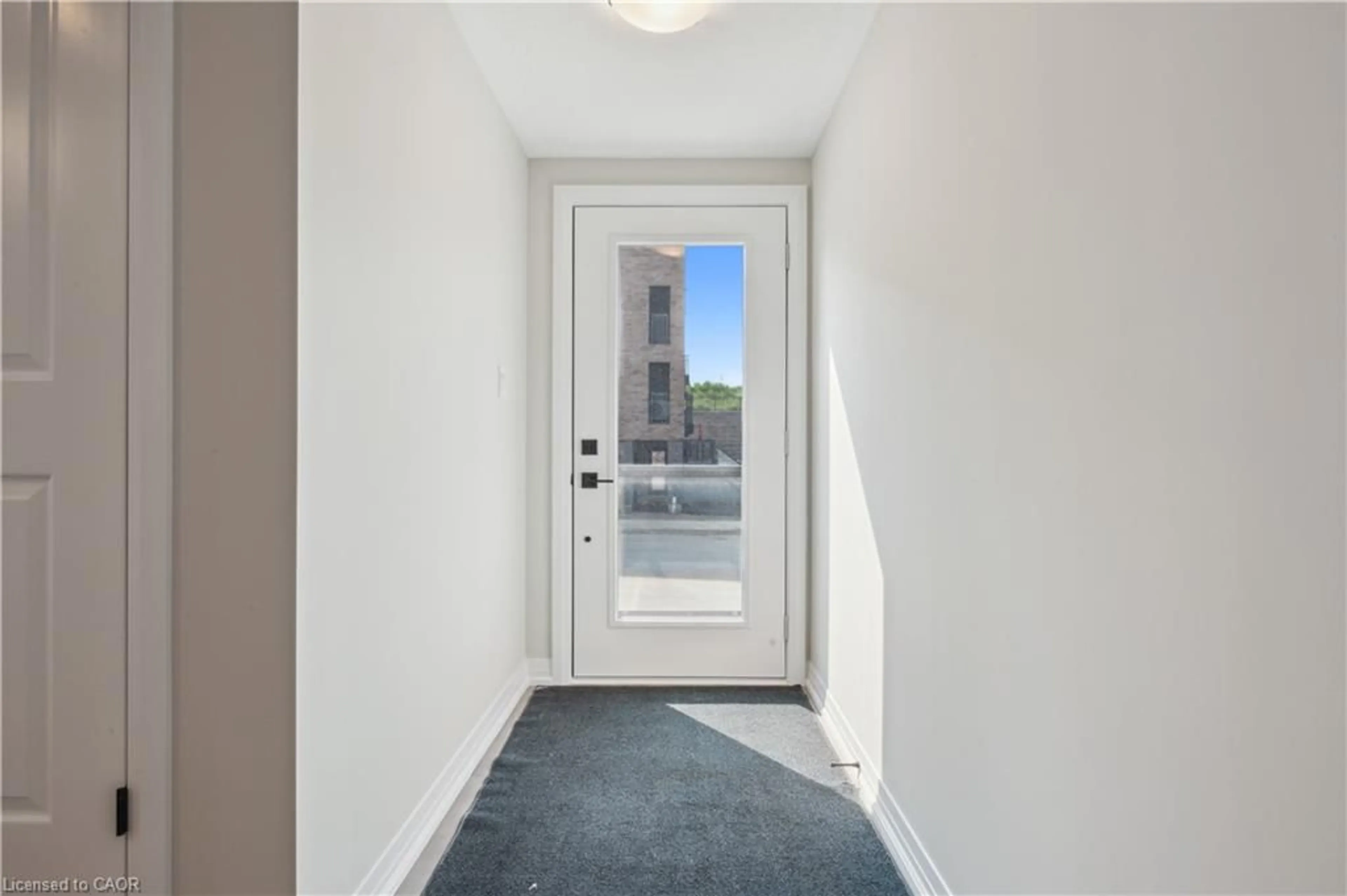 Indoor entryway for 42 Urbane Blvd, Kitchener Ontario N2E 0H8