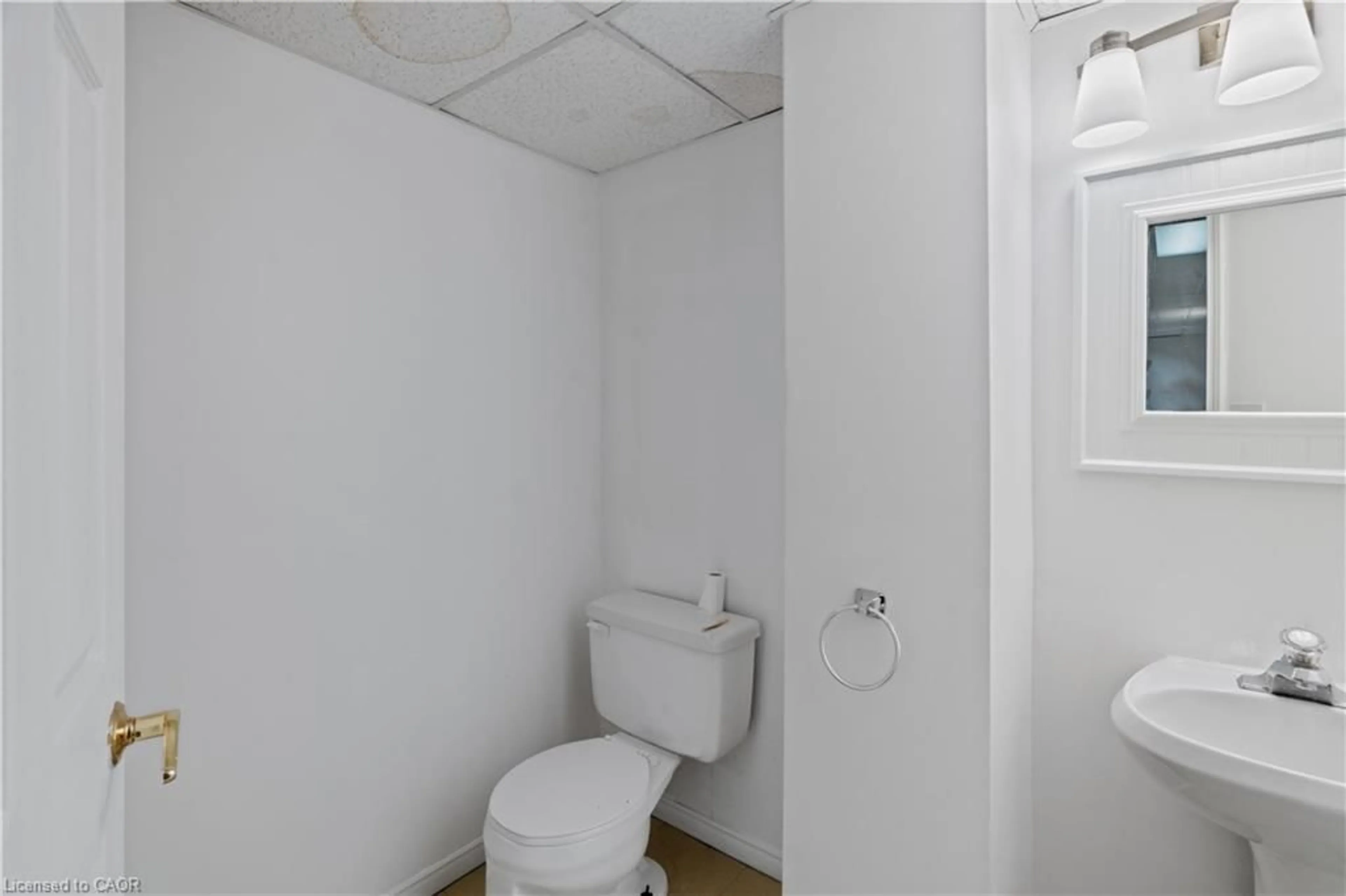 A pic of a room for 195 Main St, Lucan Ontario N0M 2J0