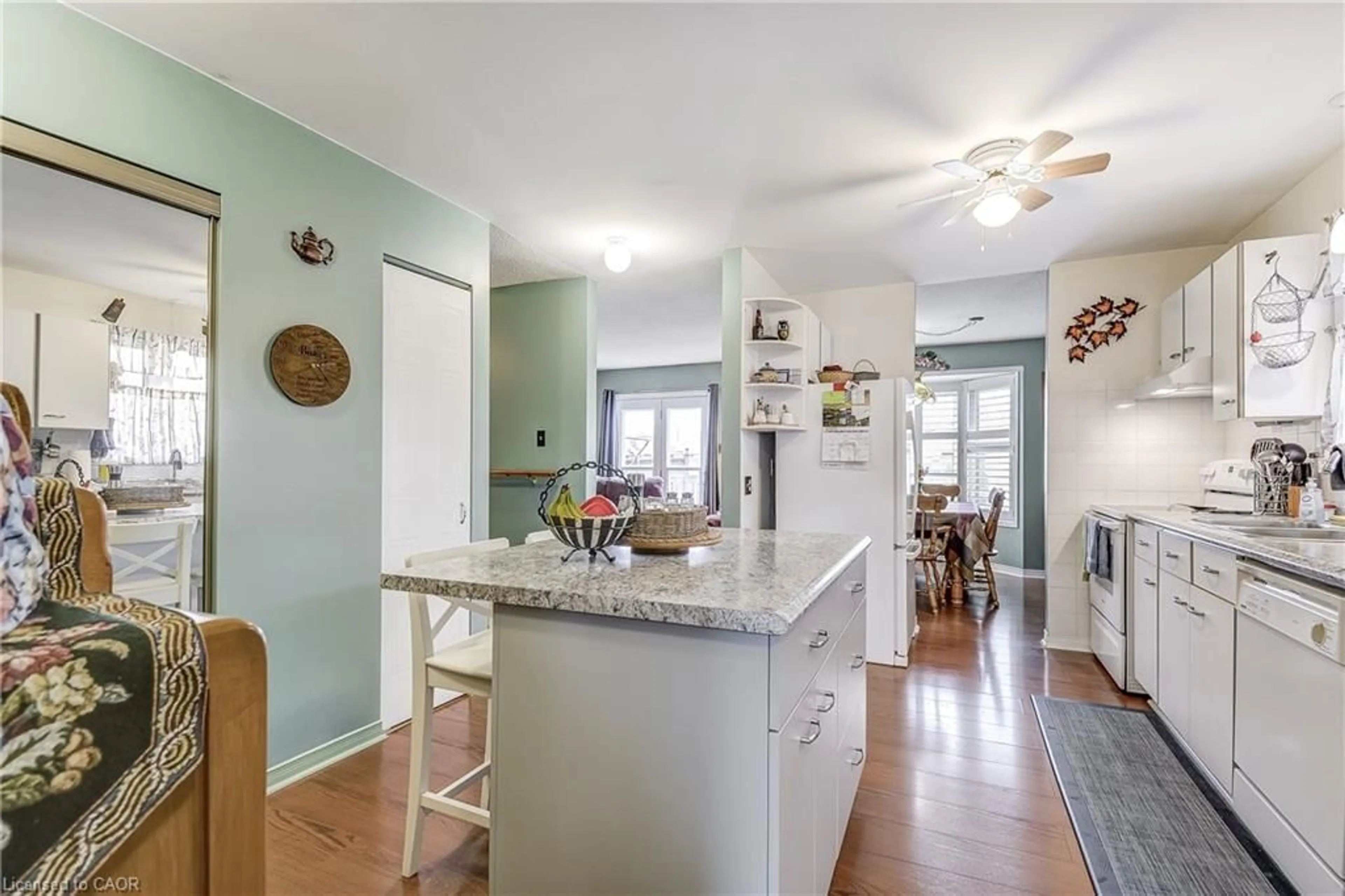 Open concept kitchen, unknown for 122 Bunting Rd #97, St. Catharines Ontario L2P 3X7