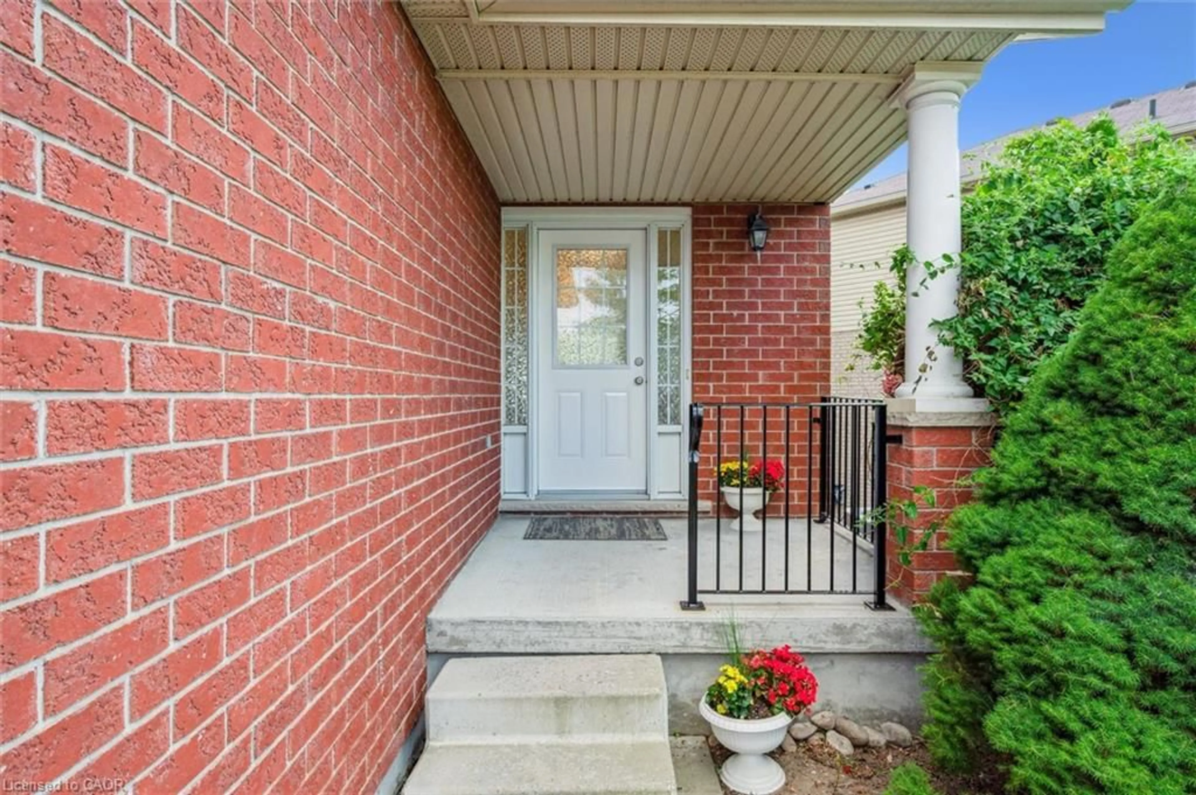 Indoor entryway for 383 Tealby Cres, Waterloo Ontario N2J 0A1