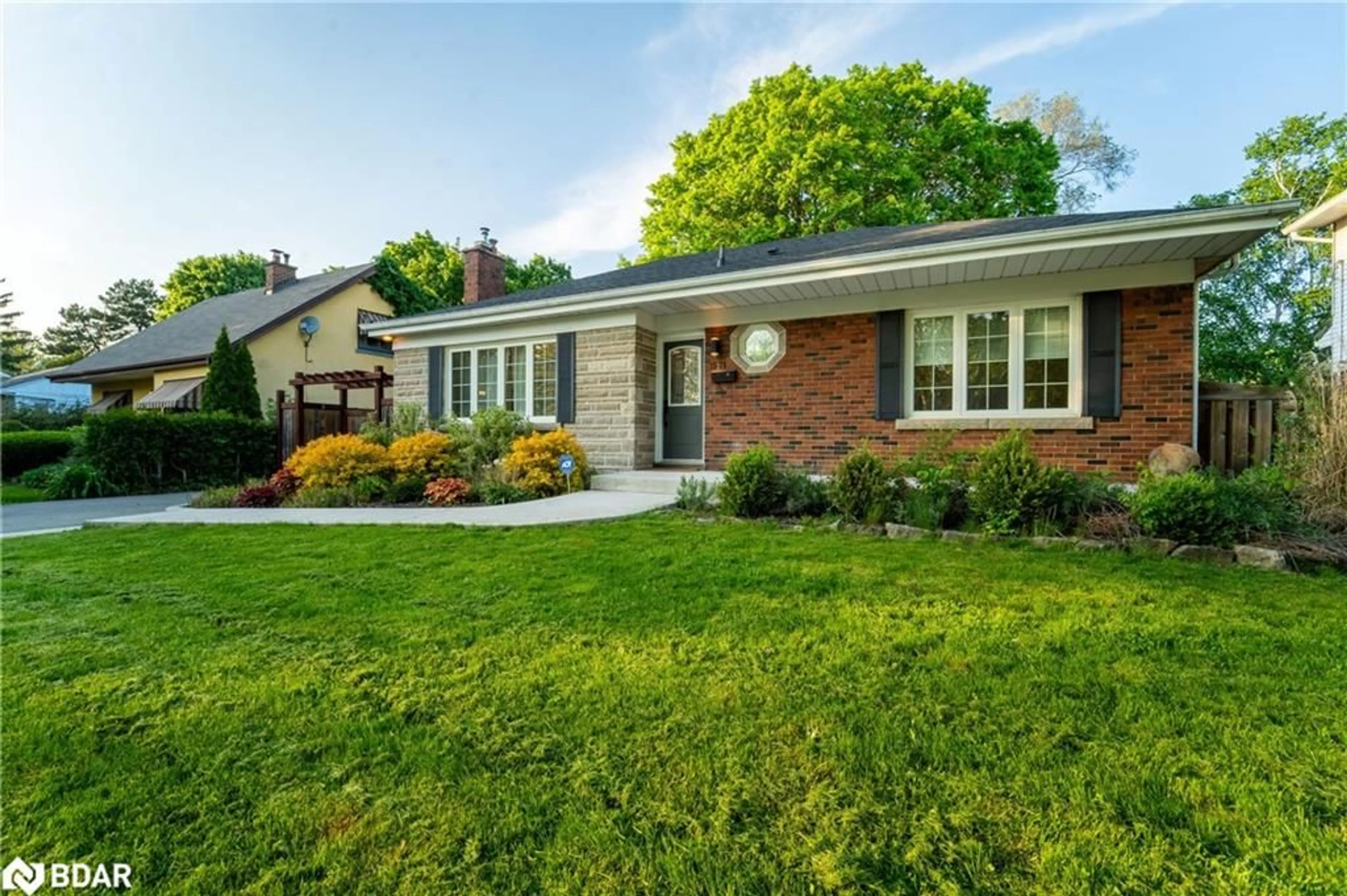 Home with brick exterior material, street for 1071 Joan Dr, Burlington Ontario L7T 3H3