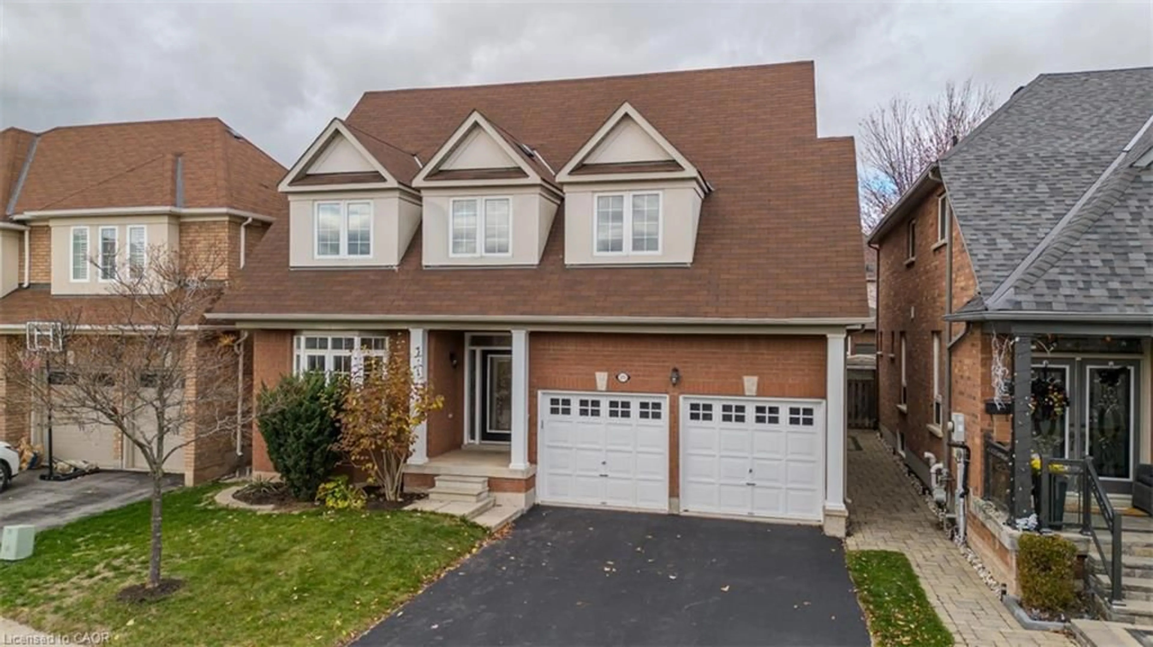 Home with brick exterior material, street for 2273 Blue Oak Cir, Oakville Ontario L6M 5J4