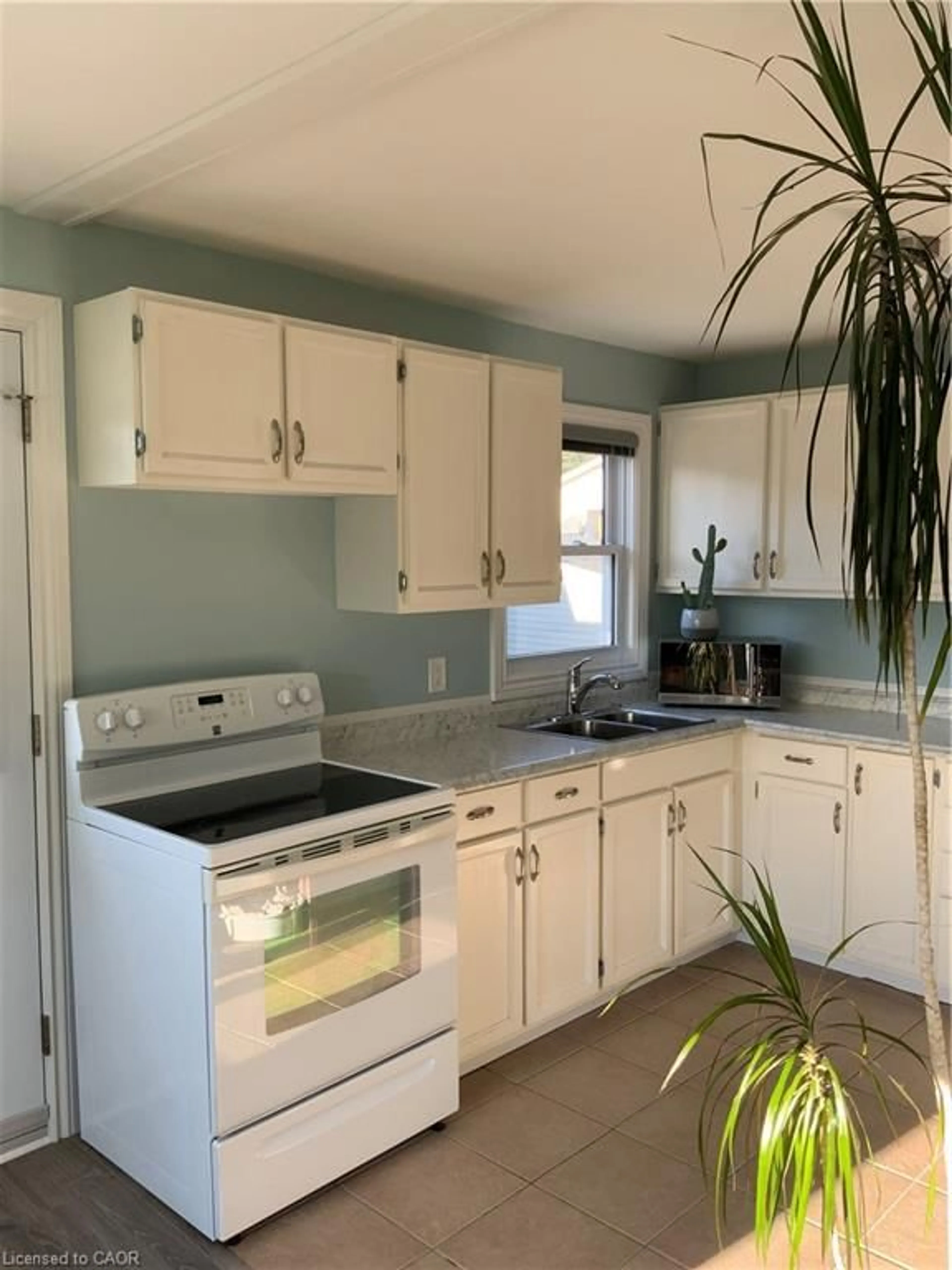 Standard kitchen, ceramic/tile floor for 25 First Ave, Long Point Ontario N0E 1M0