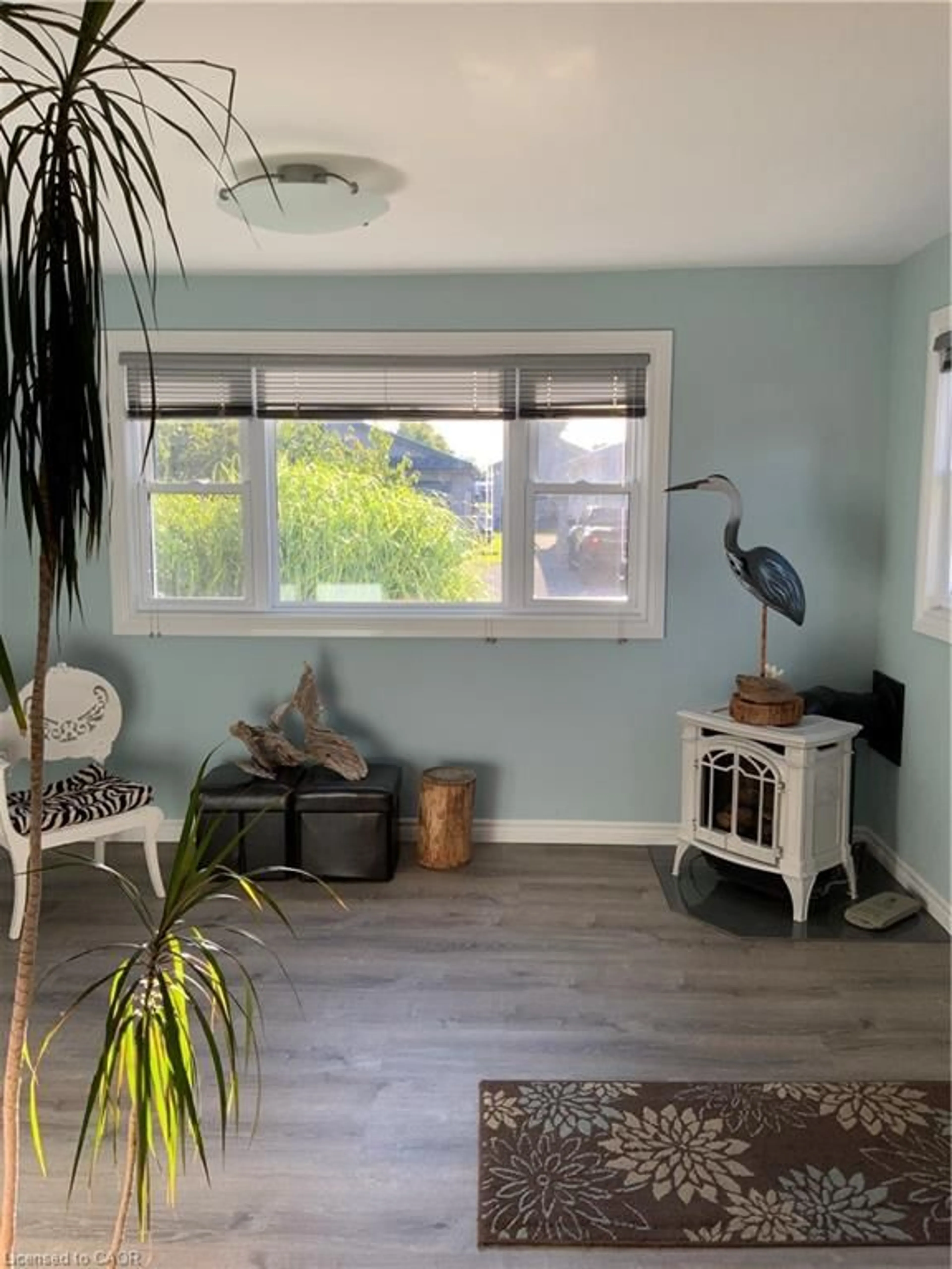 Living room with furniture, unknown for 25 First Ave, Long Point Ontario N0E 1M0