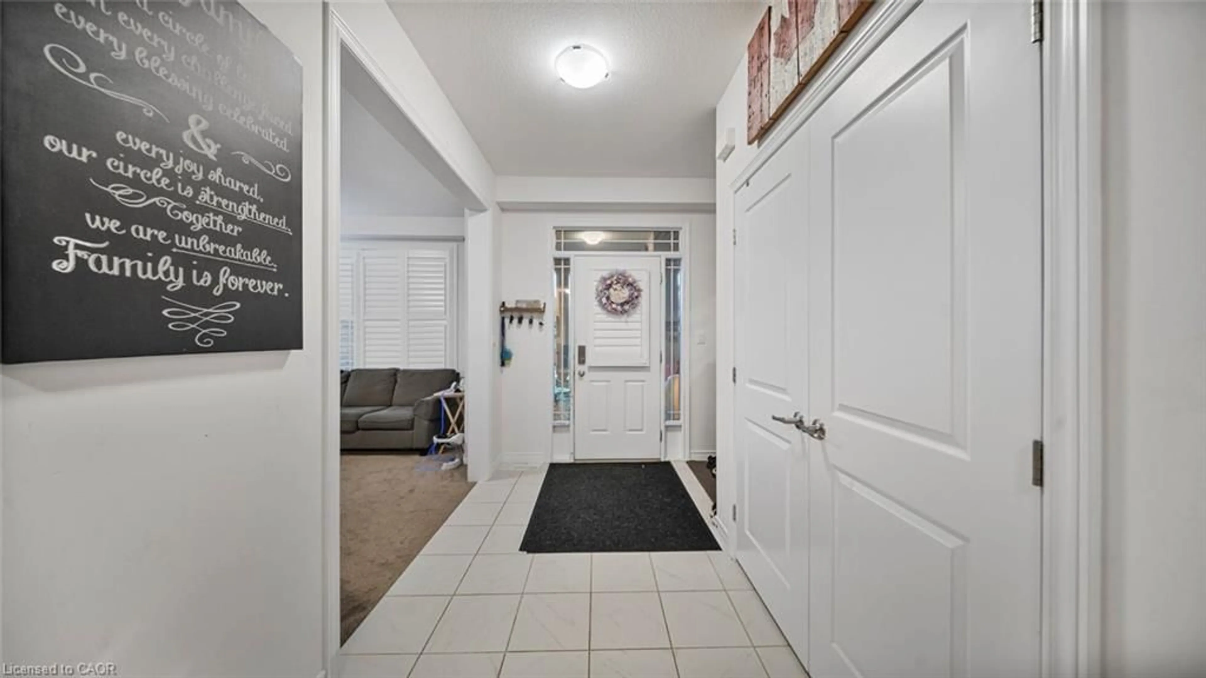 Indoor entryway for 38 Mcgovern Lane, Paris Ontario N3L 0K3