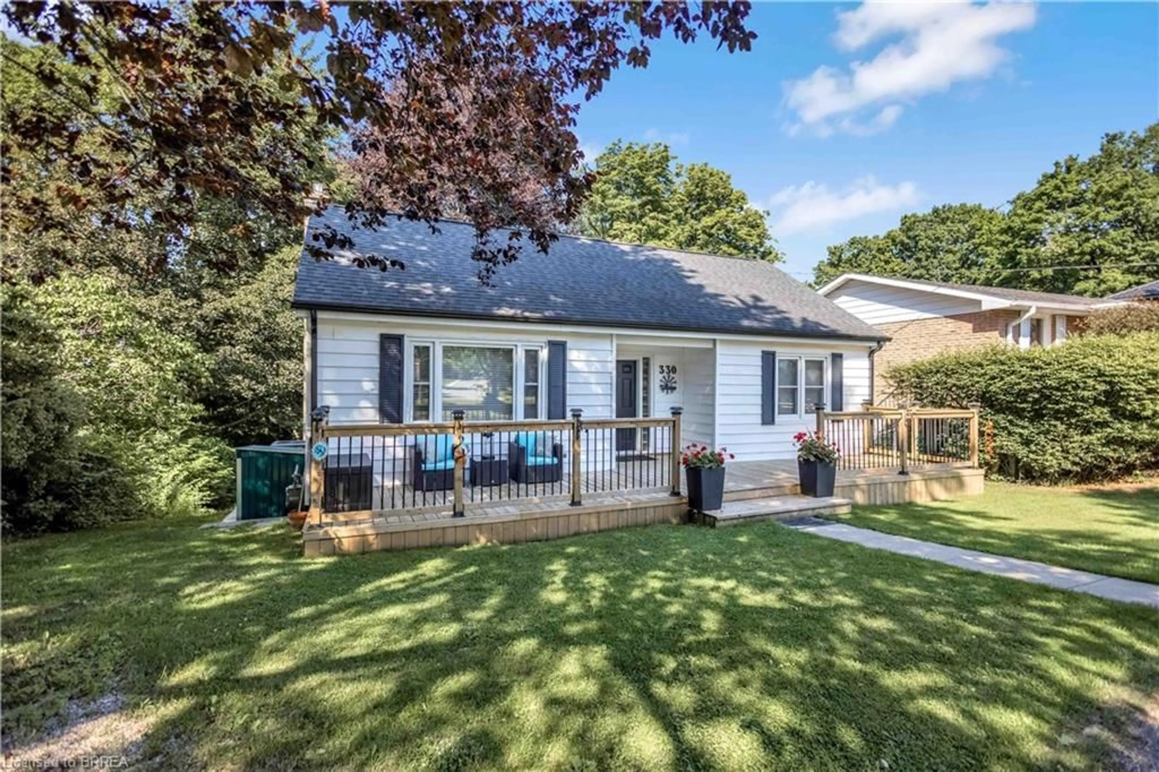 Home with vinyl exterior material, street for 330 Thames St, Ingersoll Ontario N5C 2V1