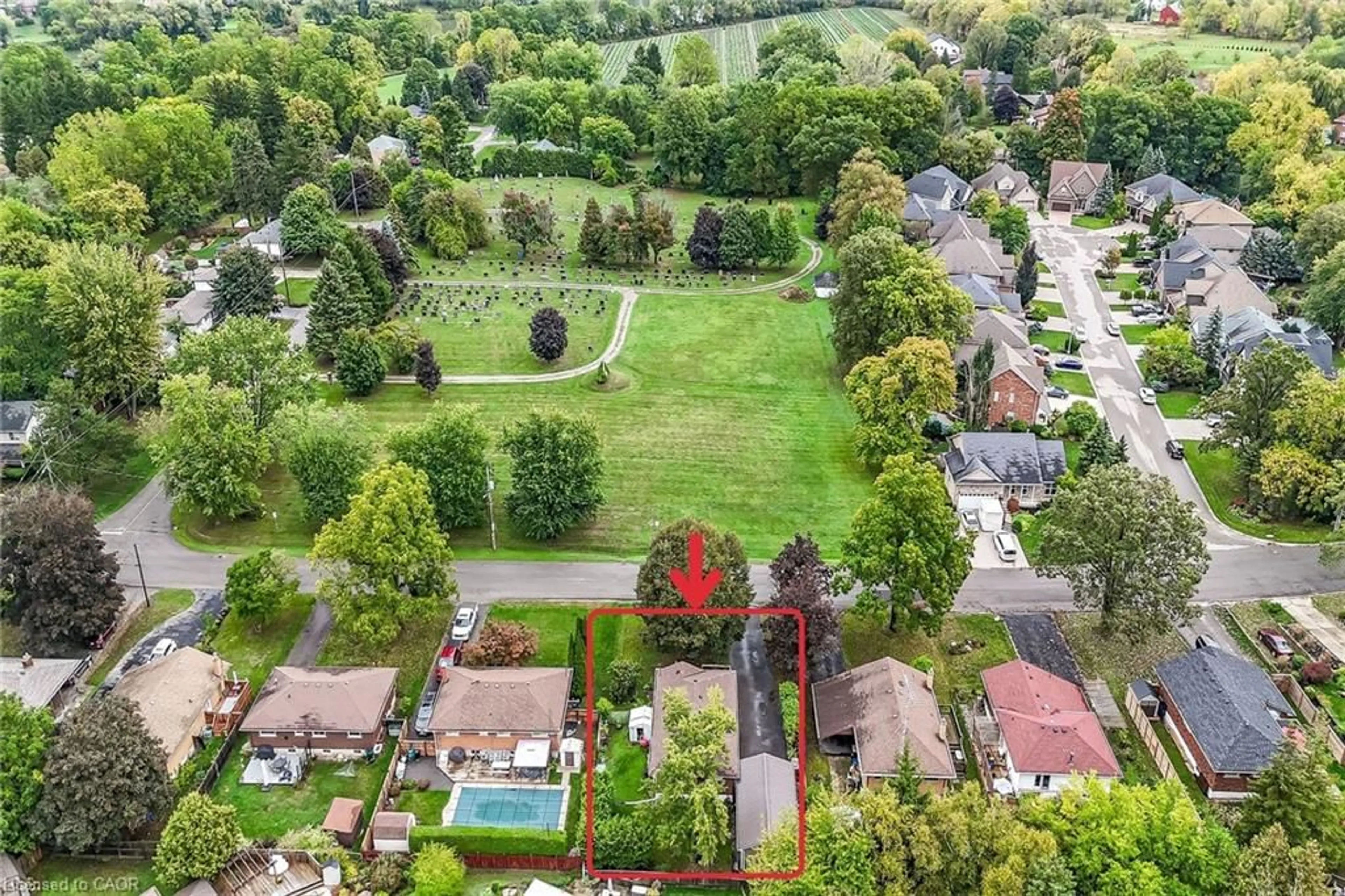 A pic from outside/outdoor area/front of a property/back of a property/a pic from drone, street for 223 Berwick St, Caledonia Ontario N3W 1G1