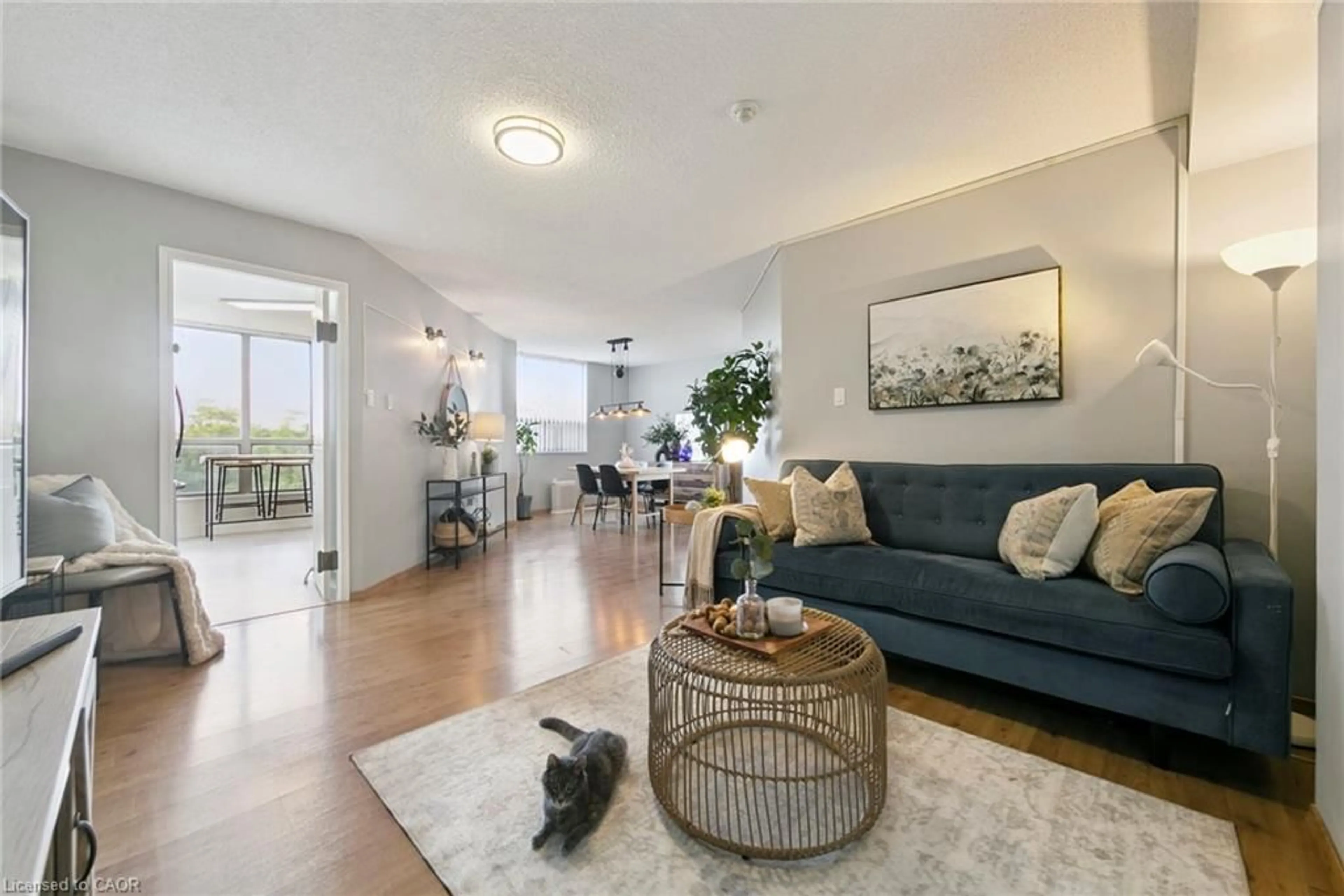 Living room with furniture, unknown for 1110 Walden Cir, Mississauga Ontario L5J 4R3