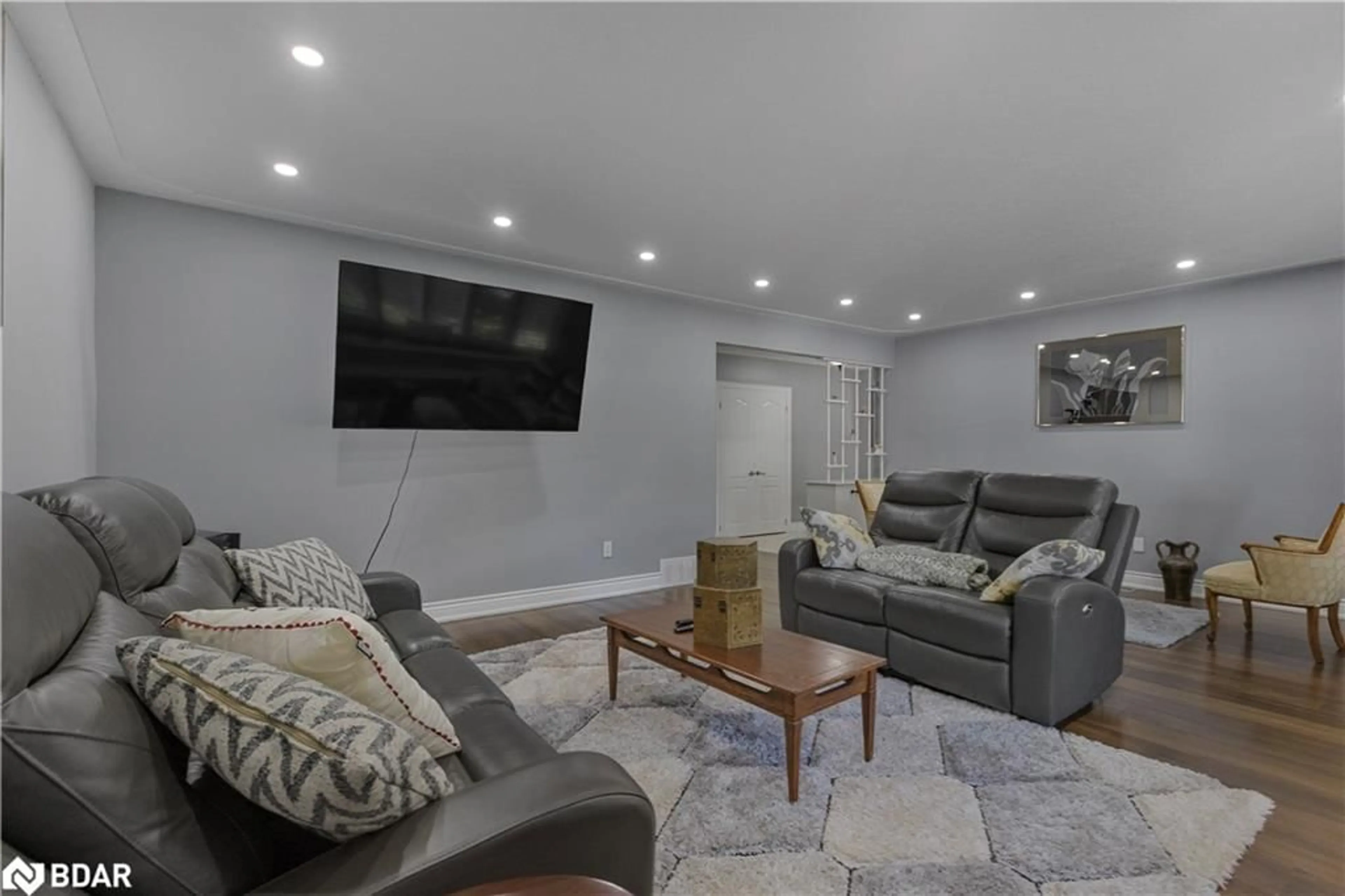 Living room with furniture, unknown for 87 Tutela Heights Rd, Brantford Ontario N3T 1A4