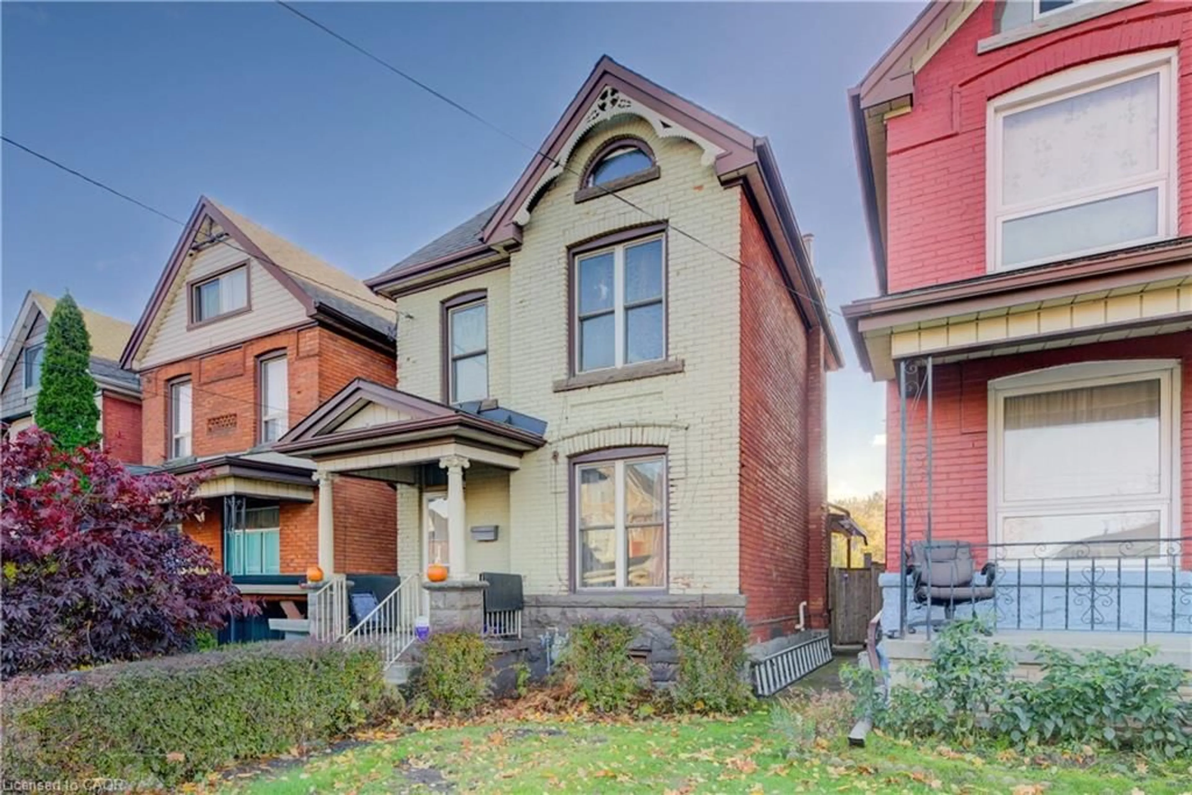 Home with brick exterior material, street for 82 Simcoe St, Hamilton Ontario L8L 3N4