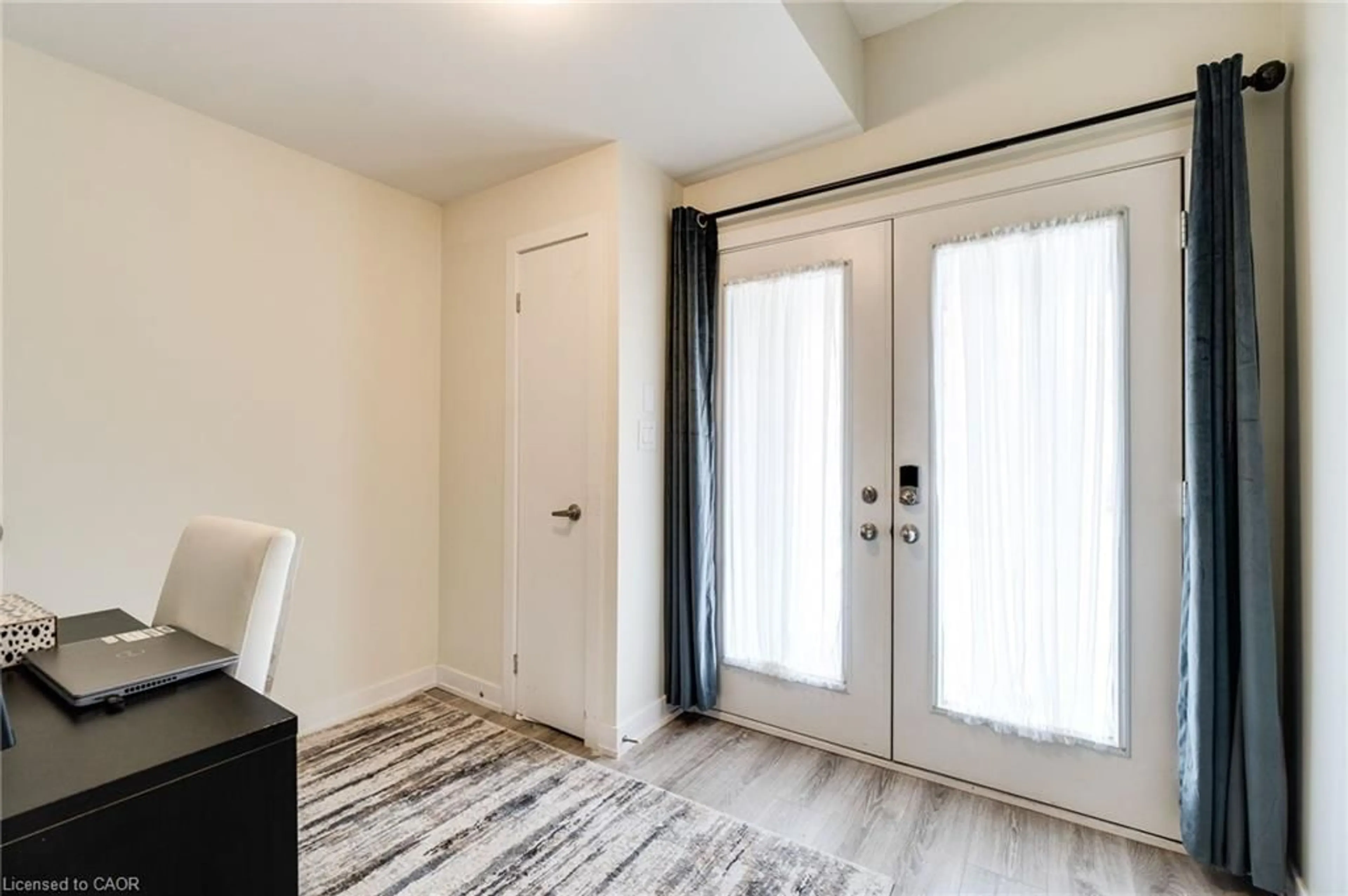 Indoor entryway for 590 North Service Rd #98, Stoney Creek Ontario L8E 0K5