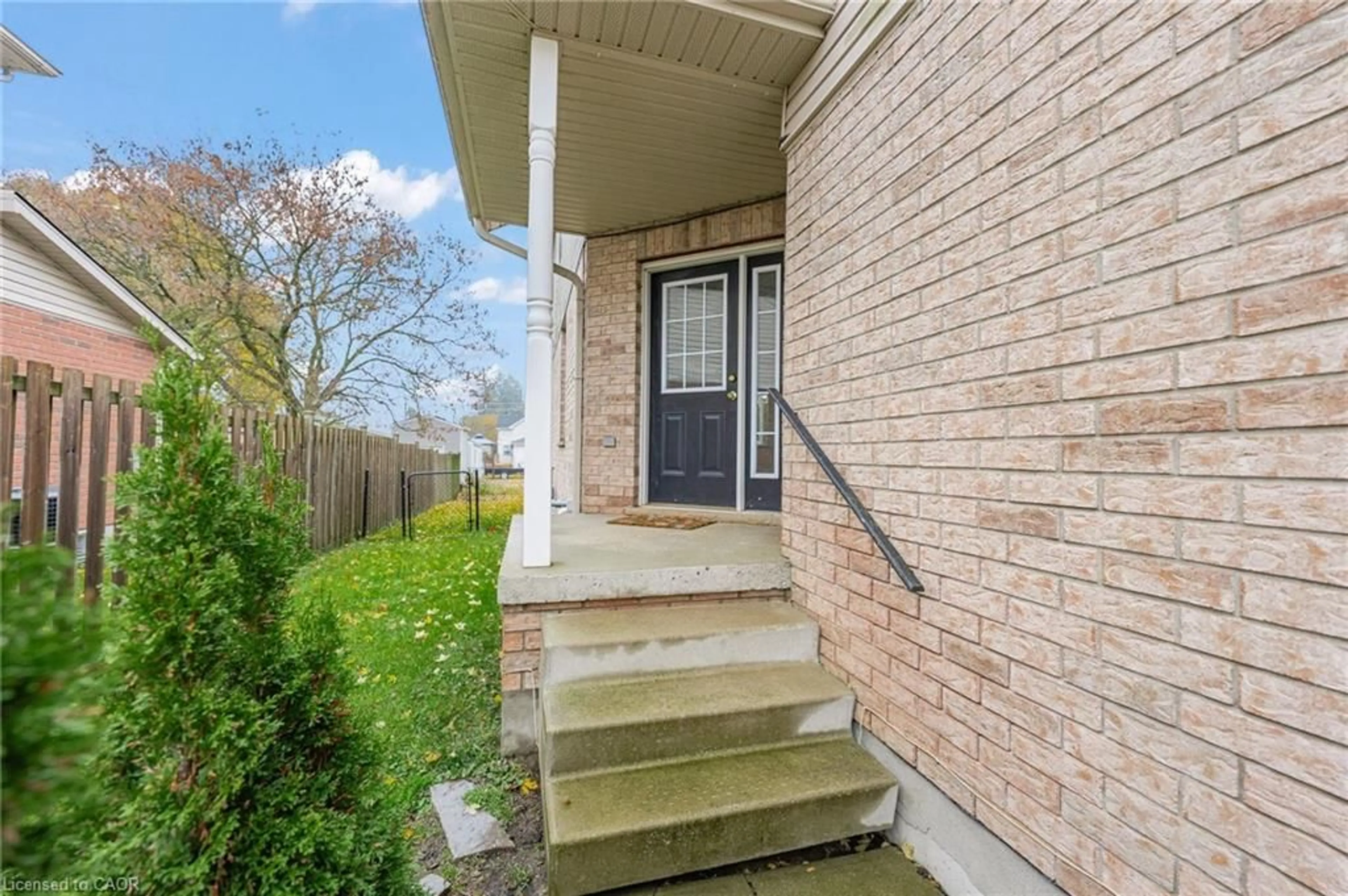 Indoor entryway for 650 Salisbury Ave, Listowel Ontario N4W 1Y9