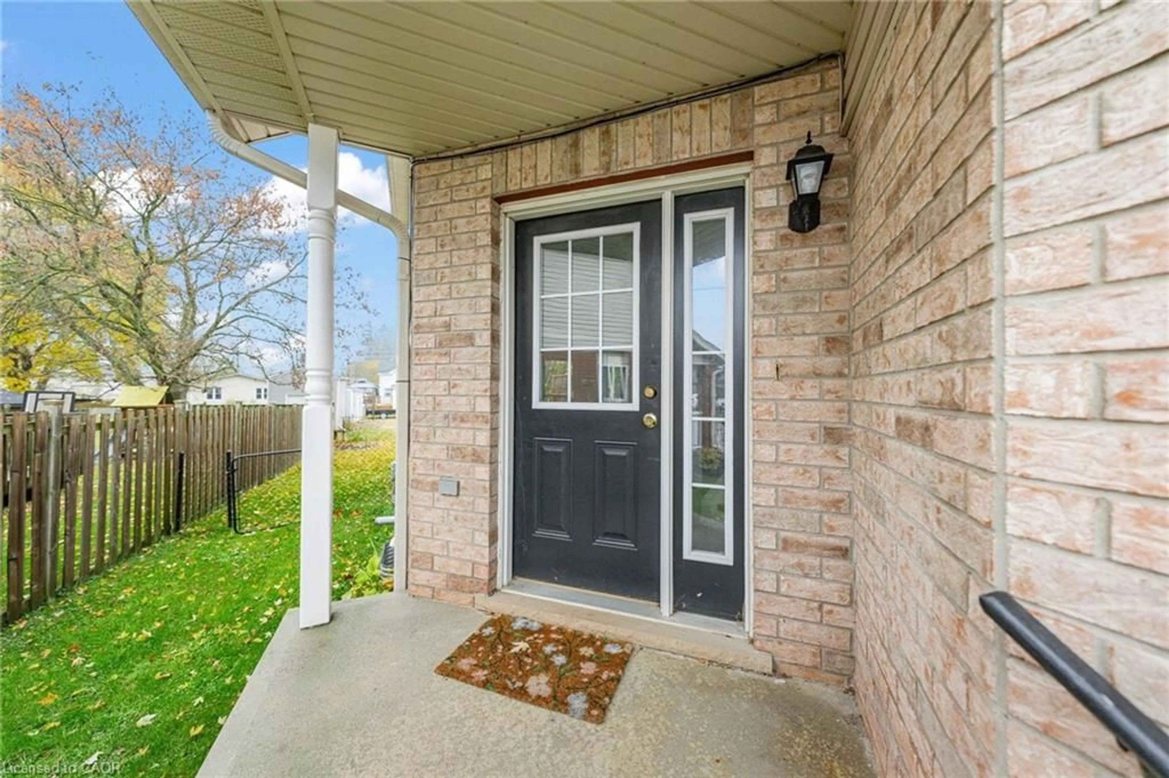 Indoor entryway for 650 Salisbury Ave, Listowel Ontario N4W 1Y9