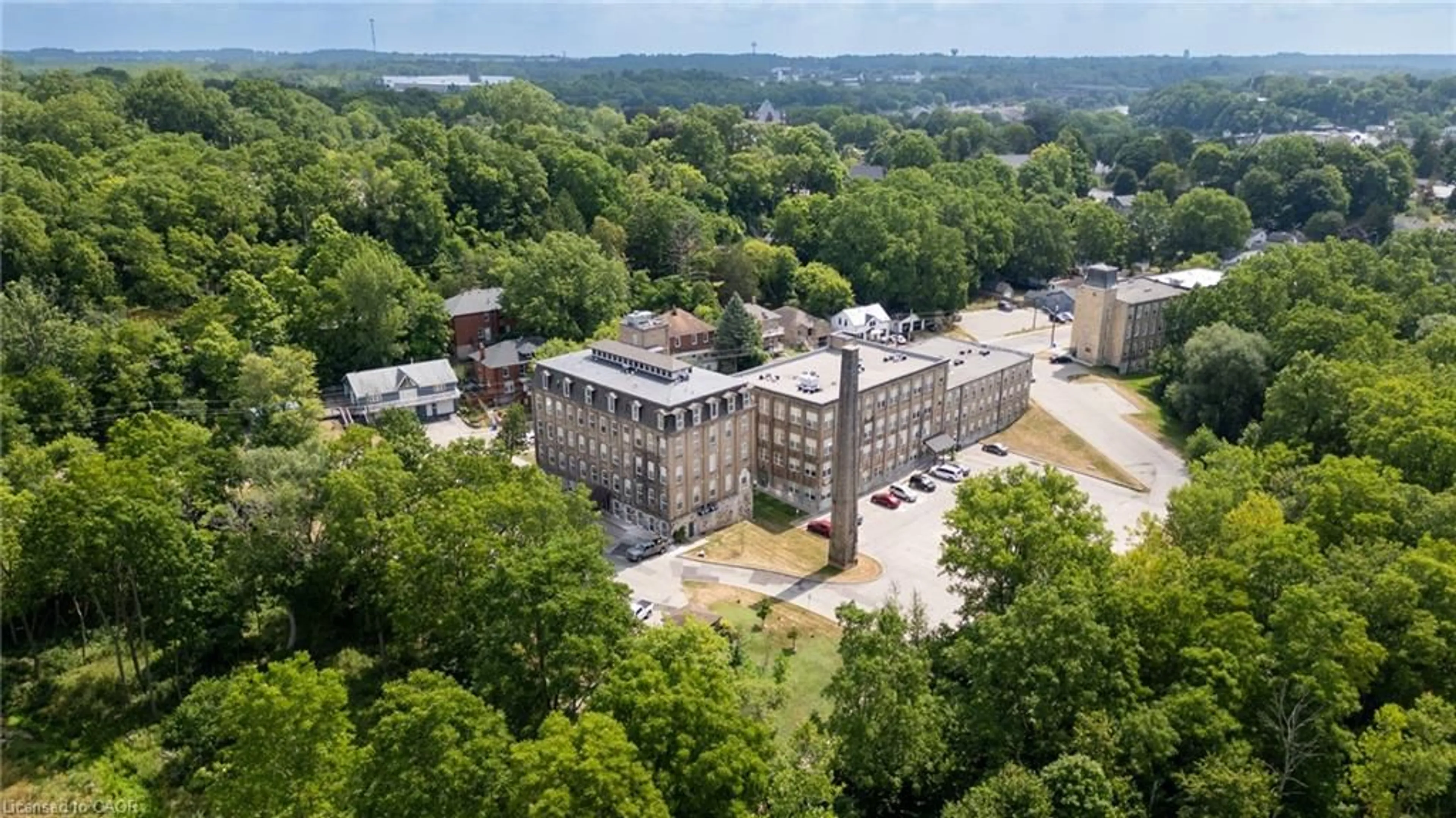 A pic from outside/outdoor area/front of a property/back of a property/a pic from drone, building for 140 West River St #402, Paris Ontario N3L 3E2