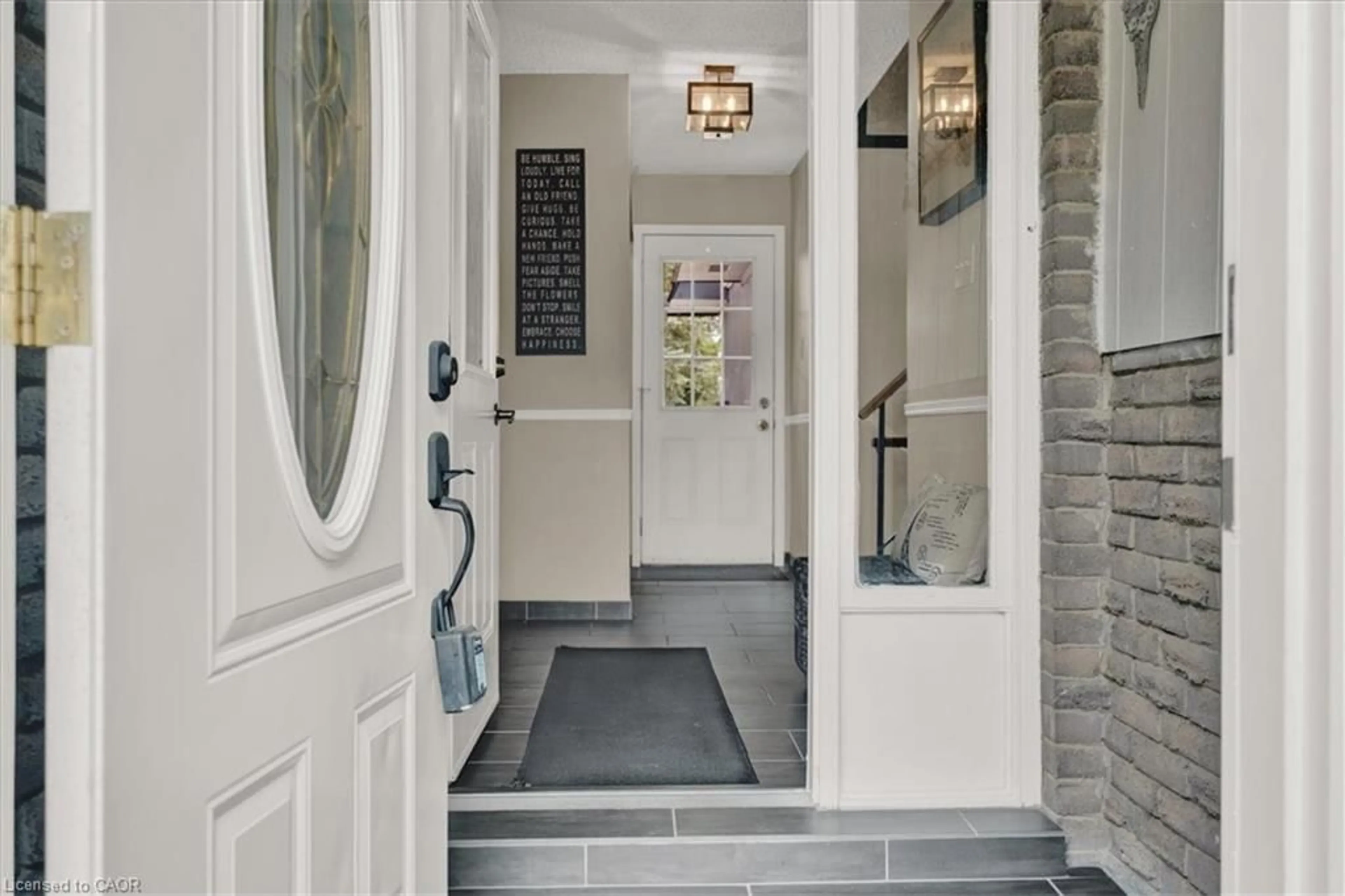 Indoor entryway for 51 Southglen Rd, Brantford Ontario N3R 6Z9