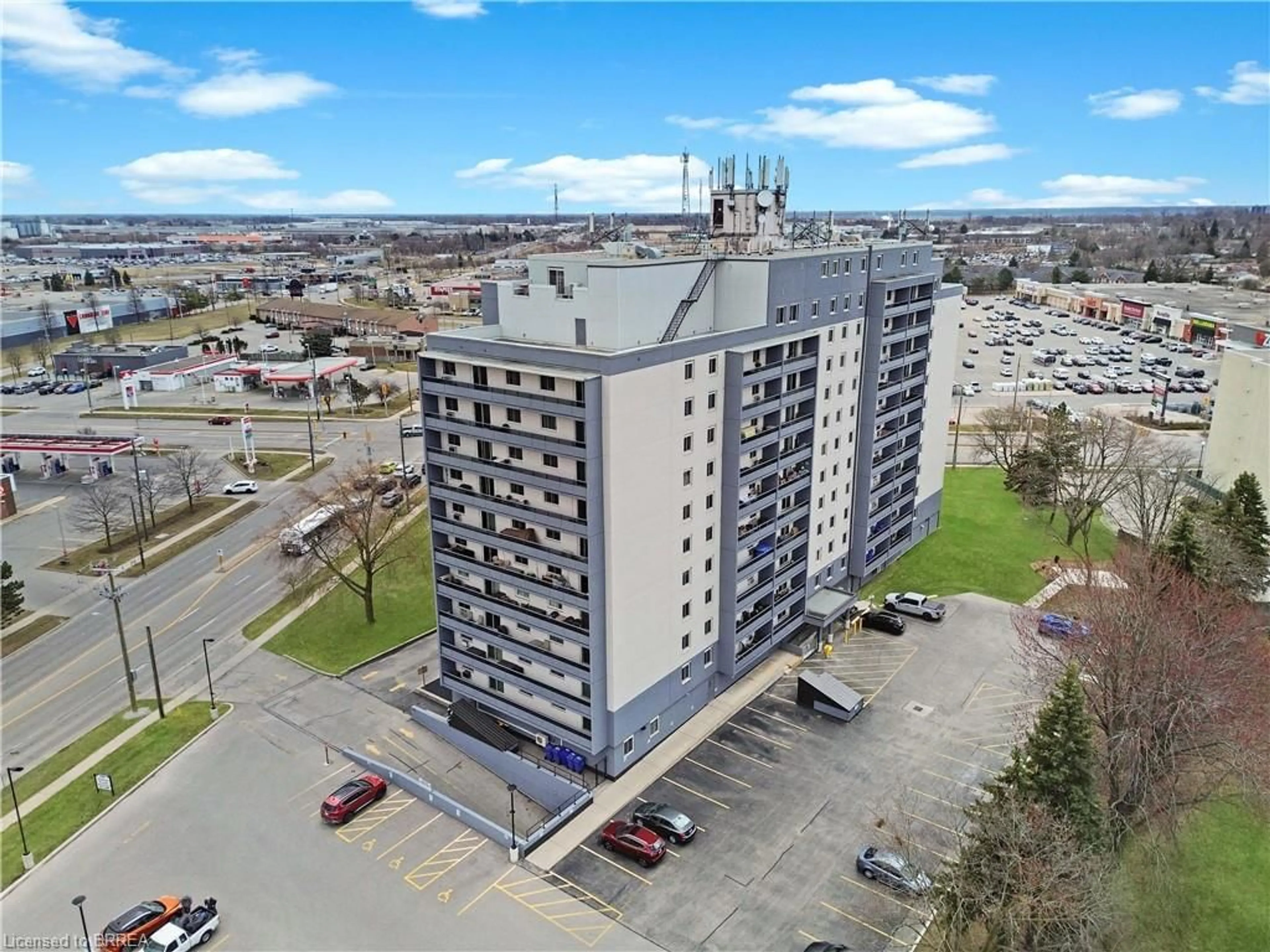 A pic from outside/outdoor area/front of a property/back of a property/a pic from drone, building for 640 West St #908, Brantford Ontario N3R 6M3