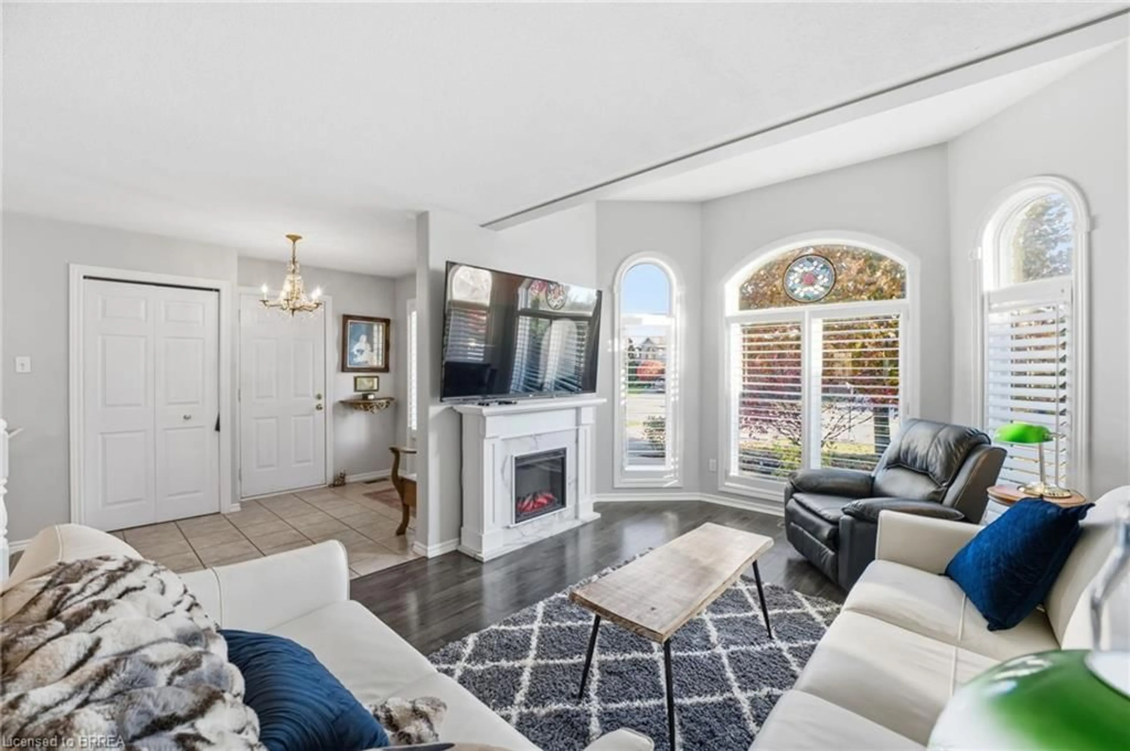 Living room with furniture, unknown for 14 Dunton Lane, Paris Ontario N3L 4E2